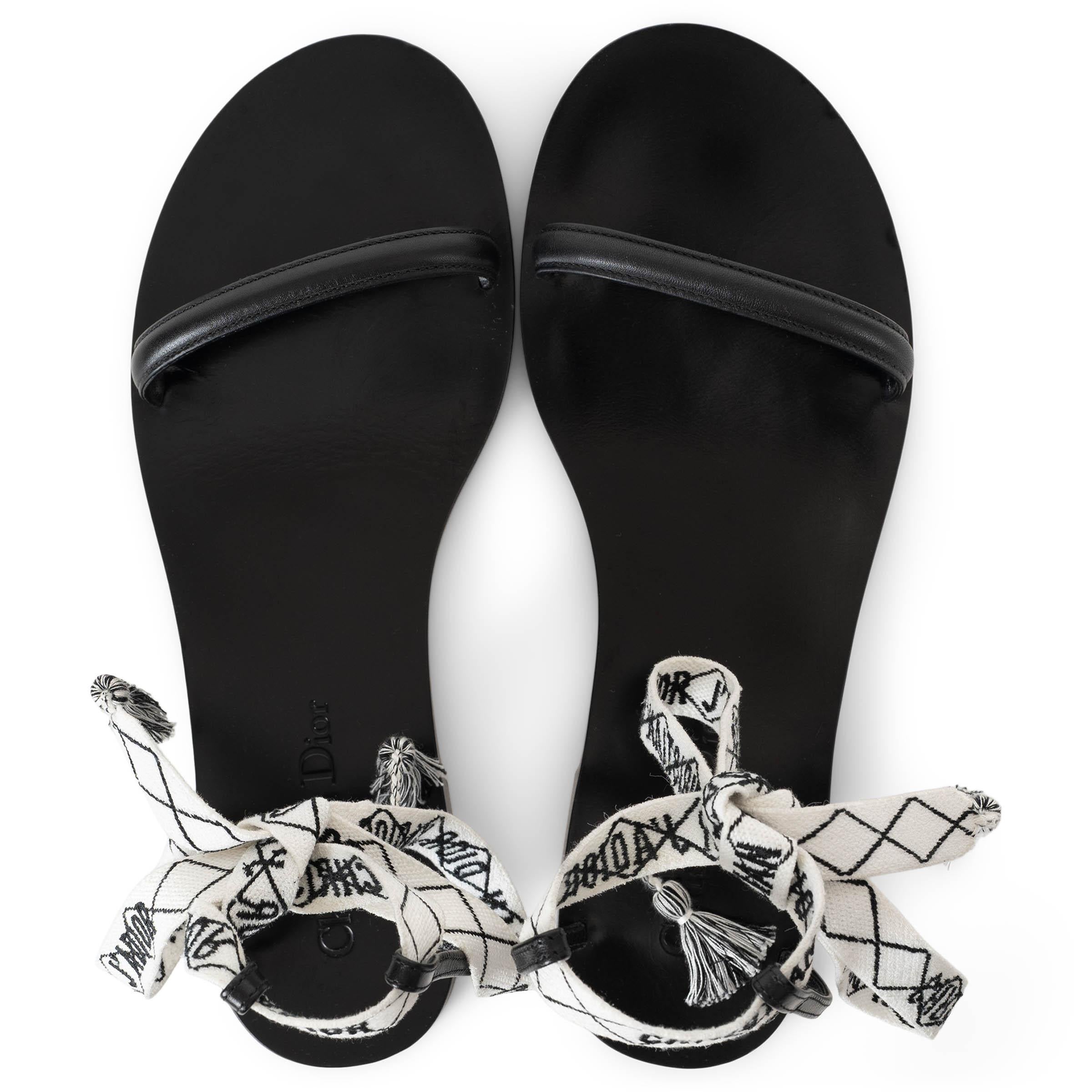 CHRISTIAN DIOR blanco y negro J'ADIOR IT Sandalias planas con tira al tobillo Zapatos 38.5 en venta 1