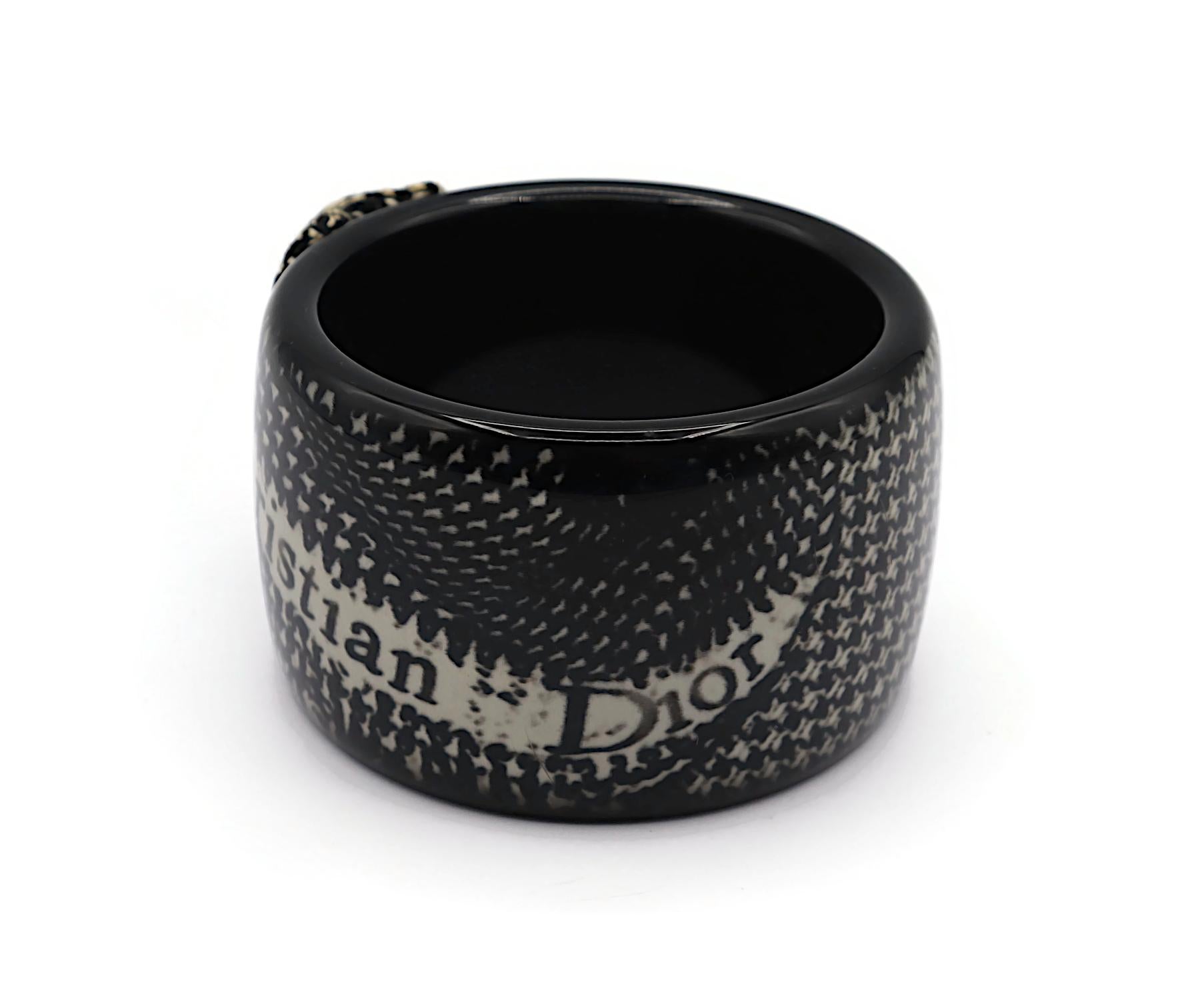 De las mujeres CHRISTIAN DIOR Pulsera de resina blanca y negra con estampado de pata de gallo en venta