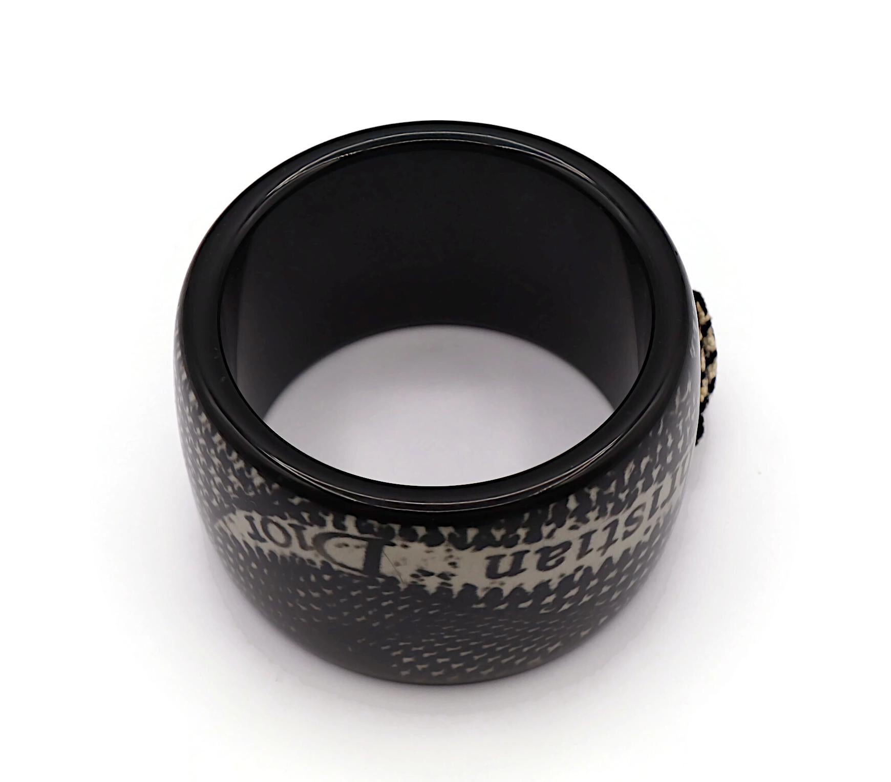 CHRISTIAN DIOR Pulsera de resina blanca y negra con estampado de pata de gallo en venta 5