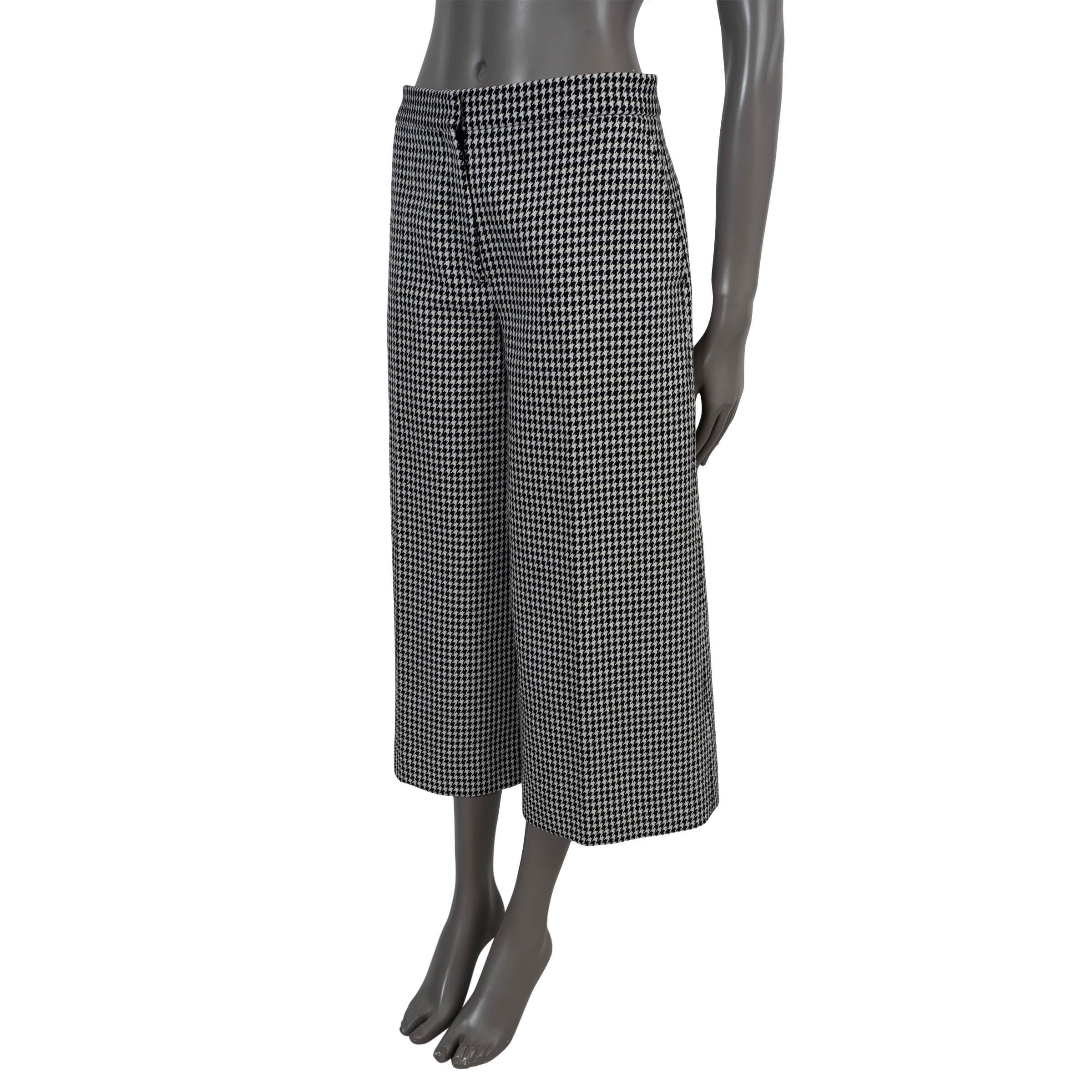 100% authentic Christian Dior culotte pants in black and white houndstooth wool (with 10% polyamide). Features two slant pockets. Close with concealed hook and zipper and are lined in cupro (100%). Have been worn and are in excellent