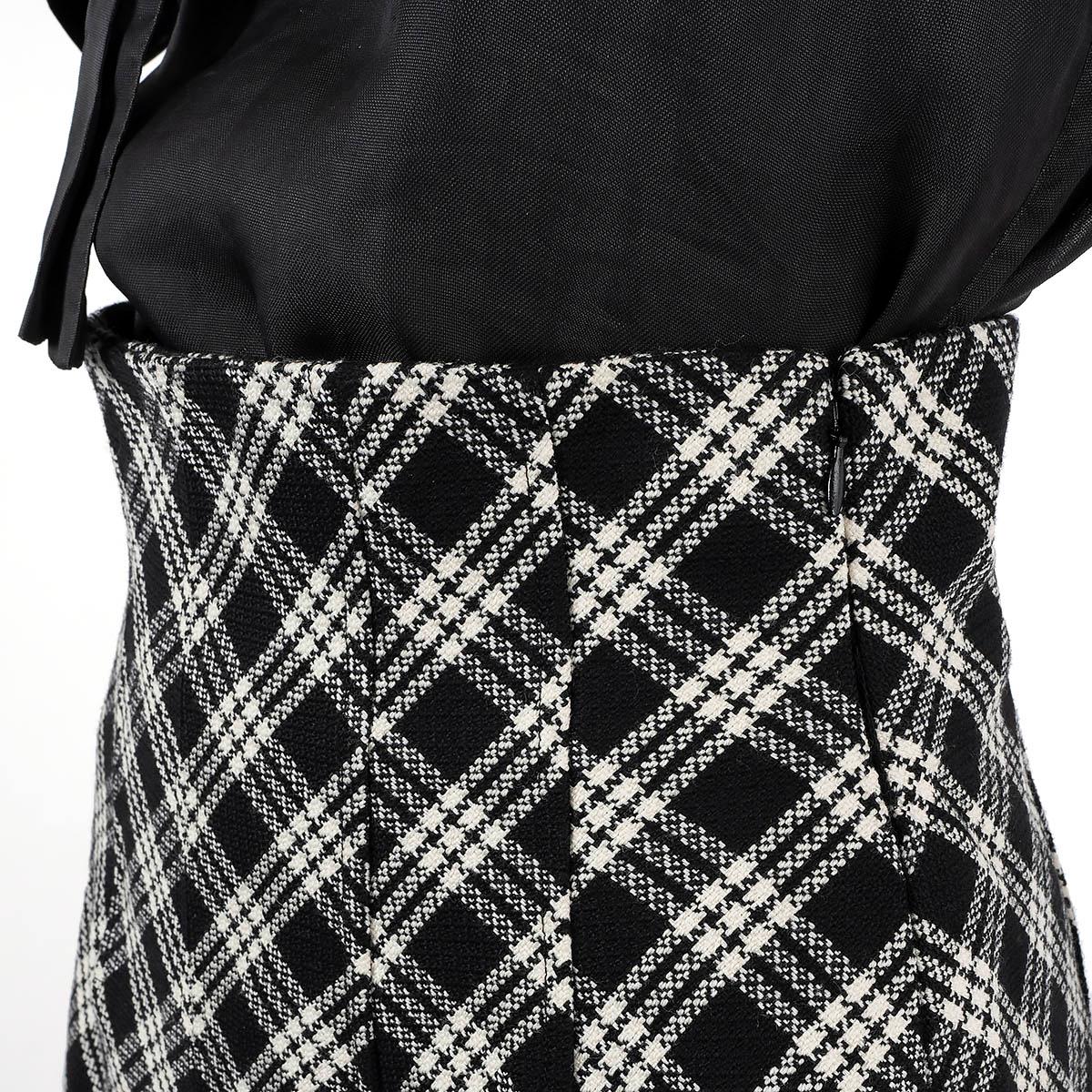 CHRISTIAN DIOR black & white wool 2022 CHECK'N'DIOR MINI Skirt XS 2