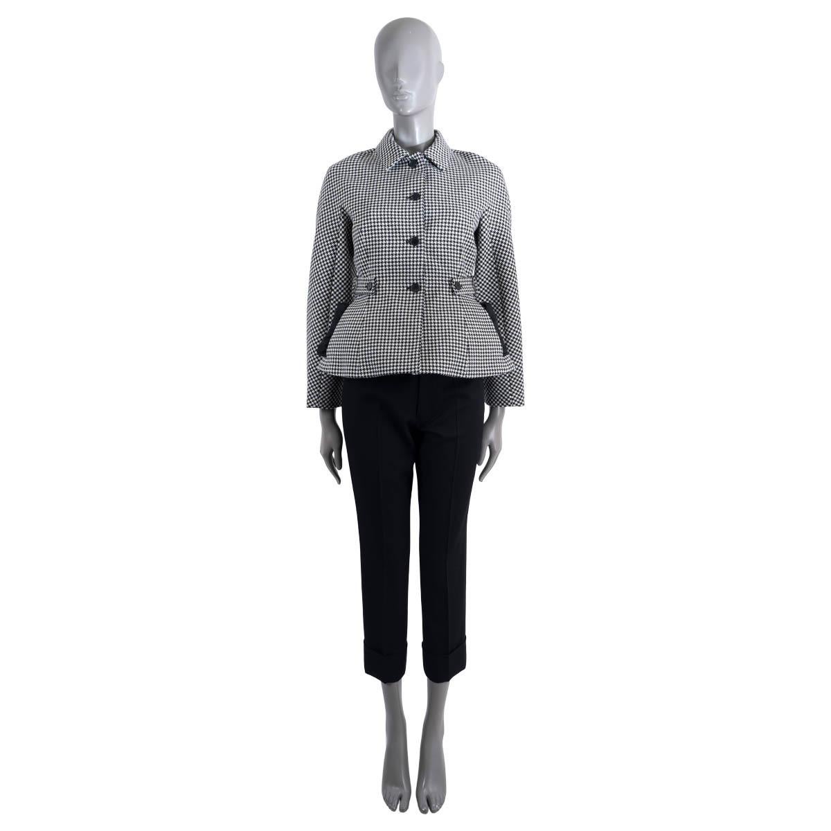 100% authentic Christian Dior houndstooth jacket in black and white wool (with 3% polyamide). Features black quilted silk patch pockets at the waist, a matching buttoned back belt and raglan sleeves (sleeve measurement taken from the neck). Closes