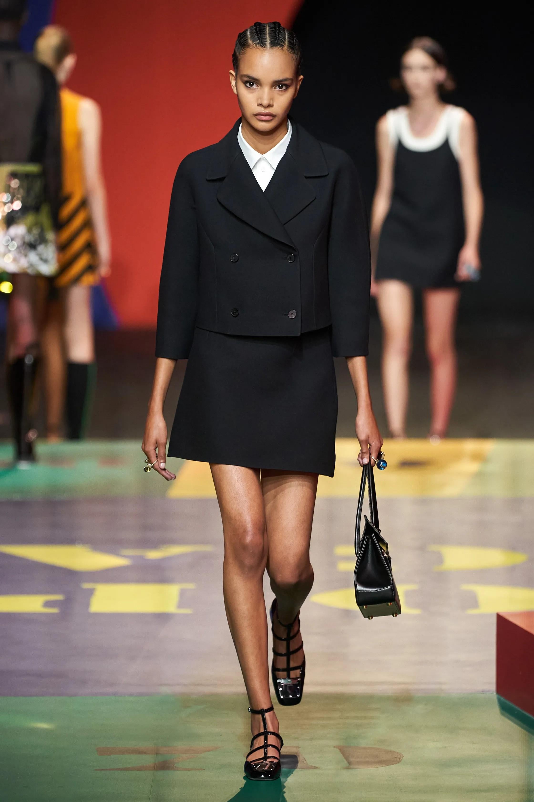 CHRISTIAN DIOR Veste en laine et soie 2022 CROPPED PEACOAT noir 38 S en vente 3