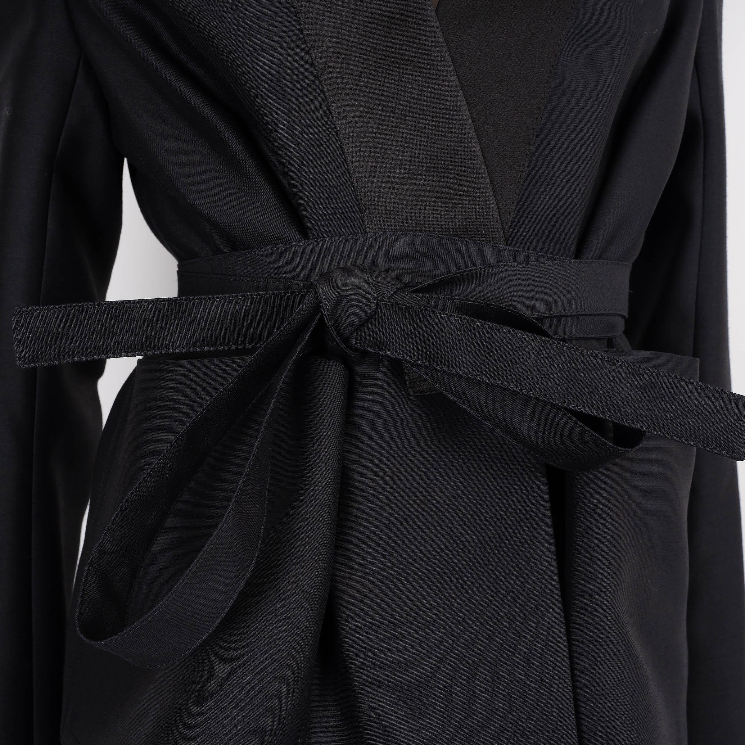 CHRISTIAN DIOR black wool & silk 2023 BELTED PALTO Jacket 40 M For Sale 2