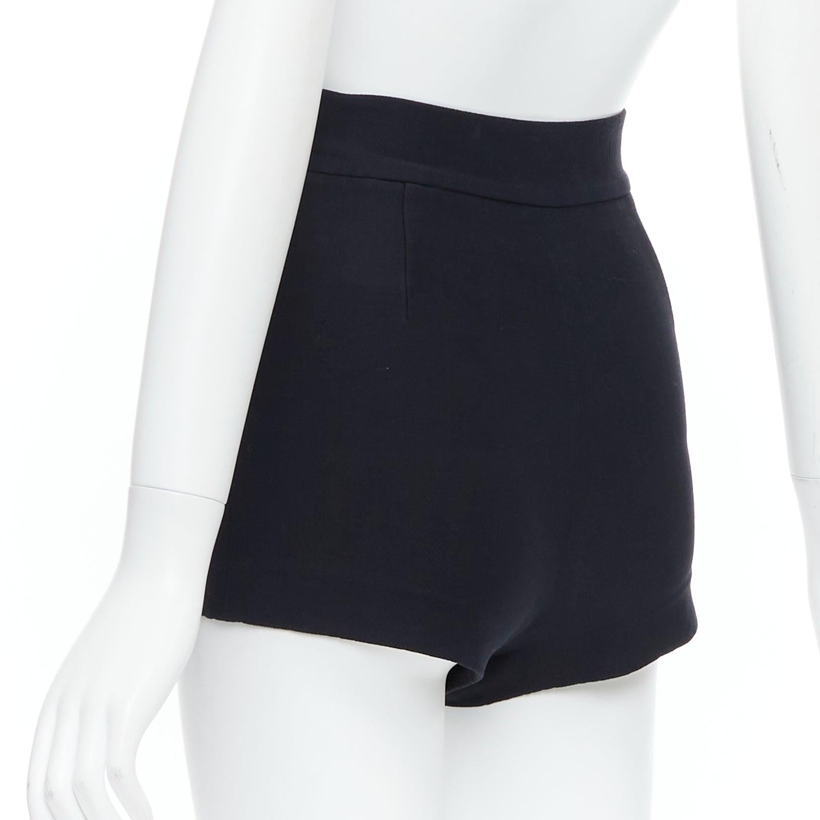 CHRISTIAN DIOR black wool silk crepe back darted high waisted shorts FR34 XS en venta 1