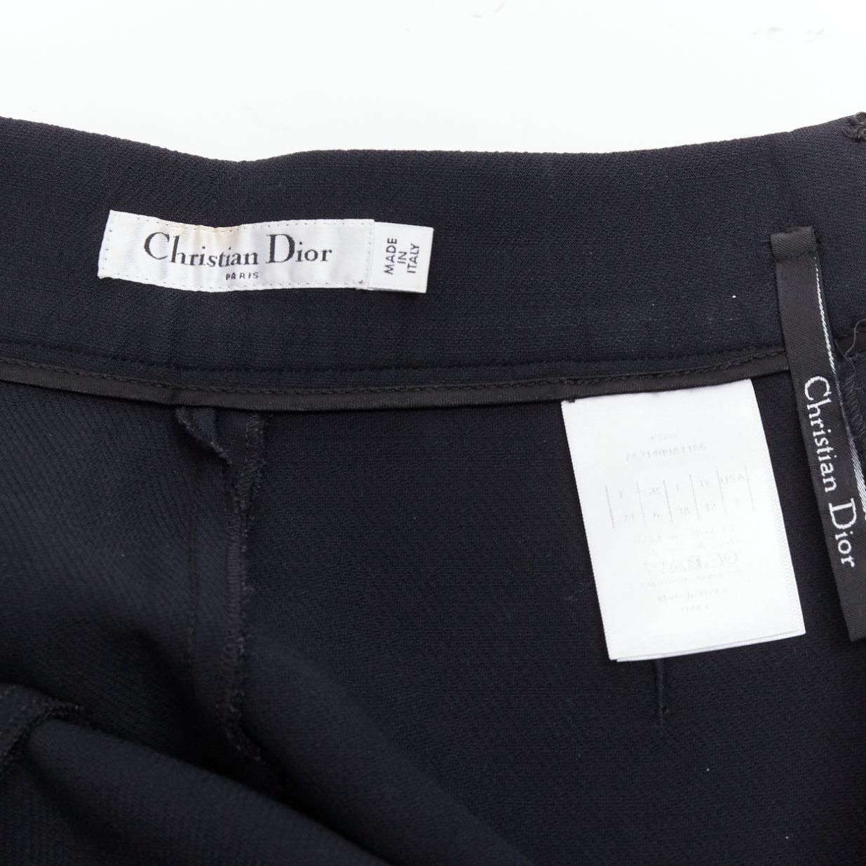 CHRISTIAN DIOR black wool silk crepe back darted high waisted shorts FR34 XS en venta 3