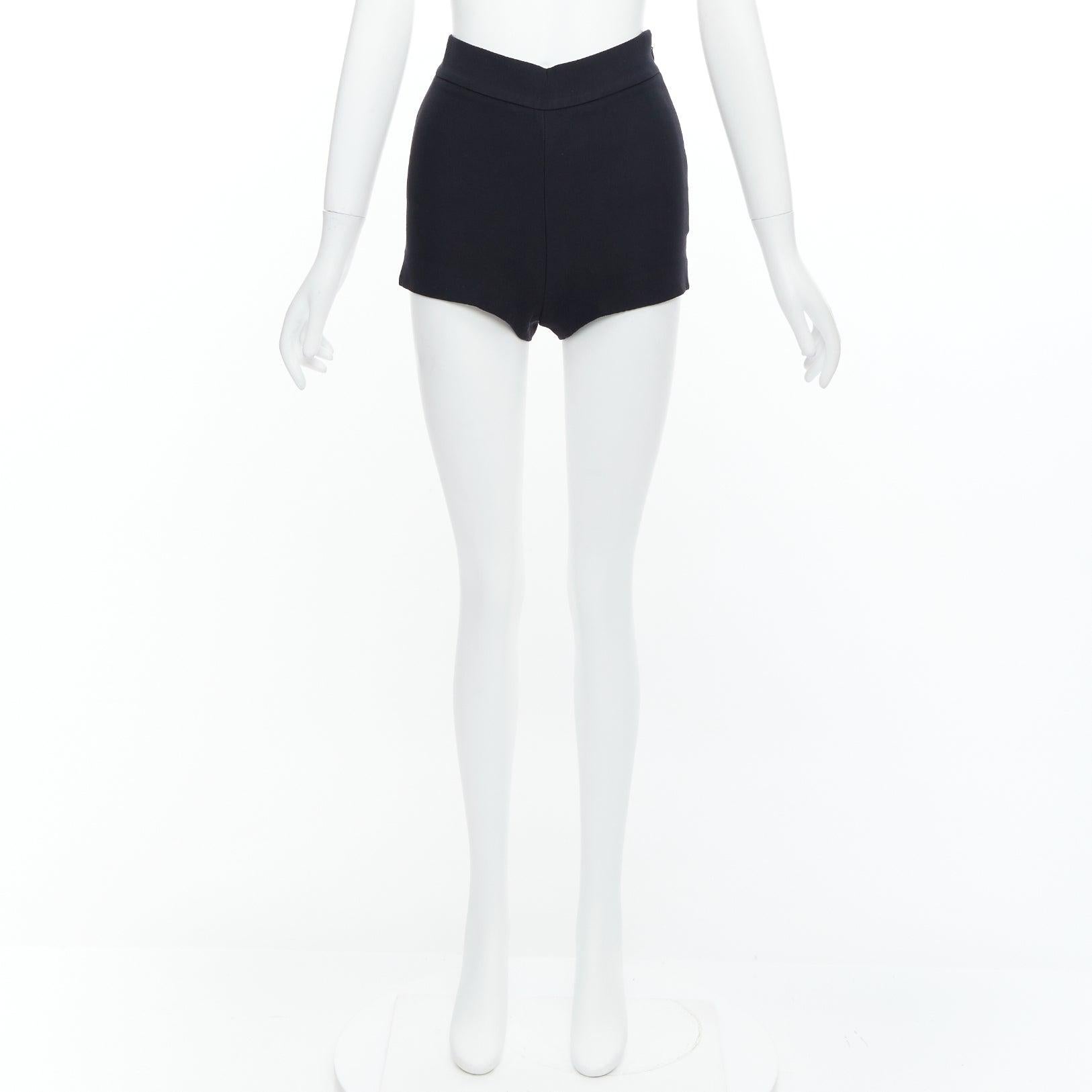 CHRISTIAN DIOR black wool silk crepe back darted high waisted shorts FR34 XS en venta 4