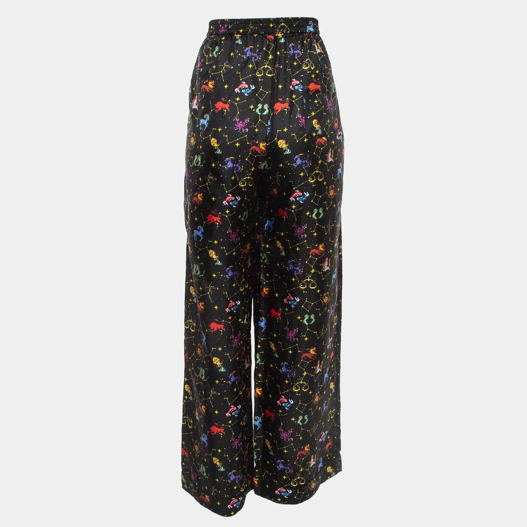 Impeccably tailored pants are a staple in a well-curated wardrobe. These Dior pants are finely sewn to give you the desired look and all-day comfort.

Includes: Original Box, Original Shopping Bag, Brand Tag