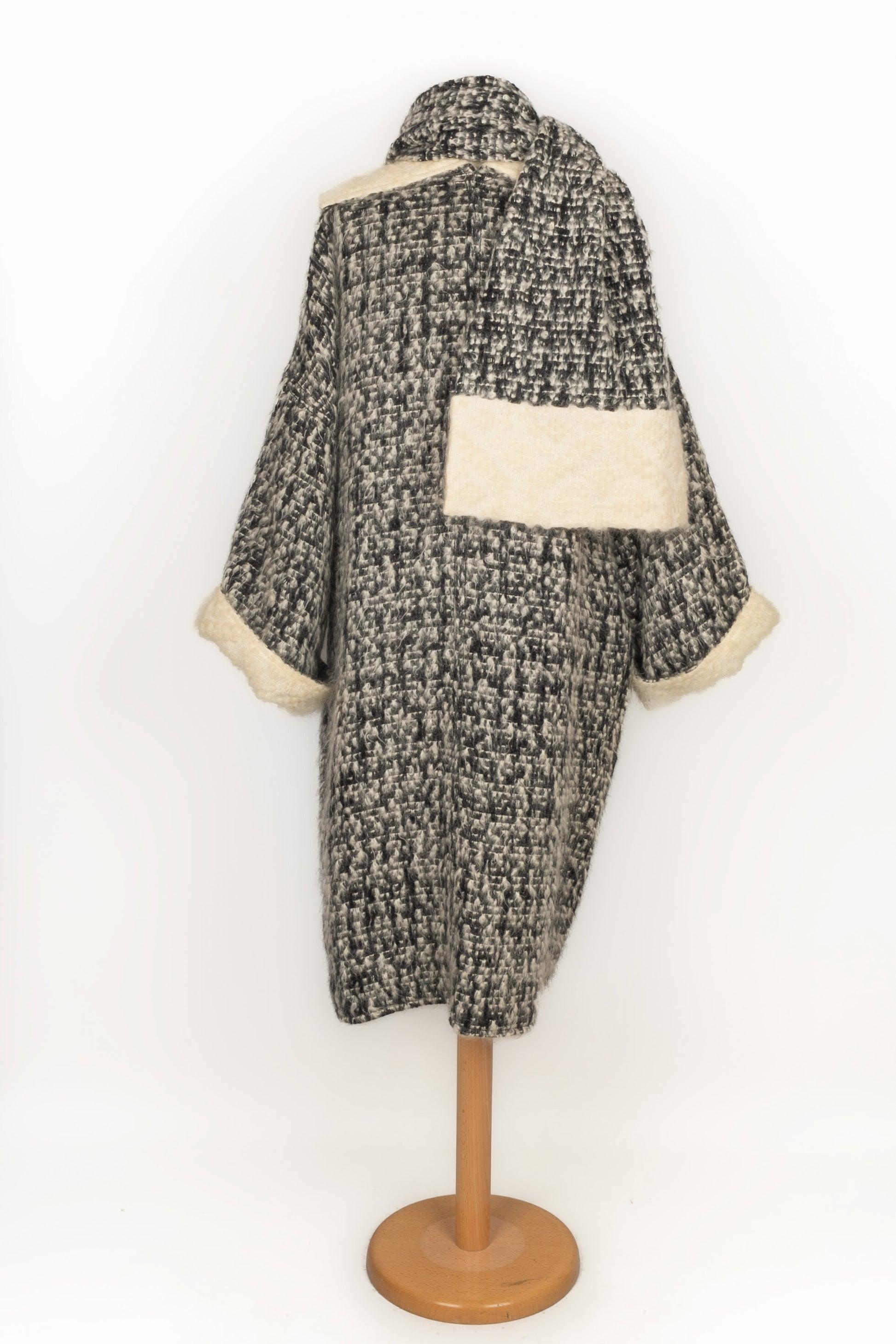 Christian Dior Blended Mohair and Wool Coat, 1999 In Good Condition For Sale In SAINT-OUEN-SUR-SEINE, FR