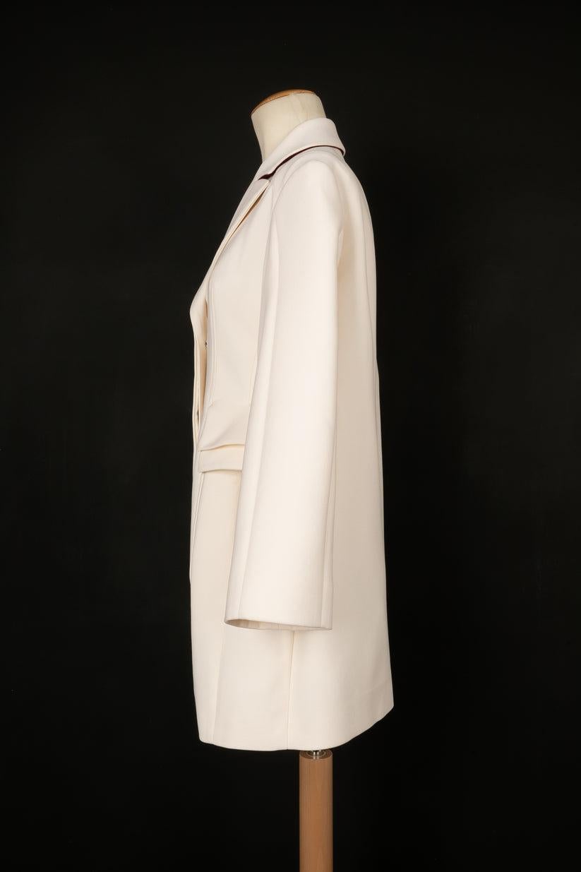 Dior- (Made in Italy) Mantel aus Wollgemisch. Größe 36FR angegeben.

Zusätzliche Informationen: 
Zustand: Guter Zustand
Abmessungen: Schulterbreite: 40 cm - Brustumfang: 42 cm - Taillenumfang: 37 cm - Ärmellänge: 55 cm - Länge: 77 cm

Sellers