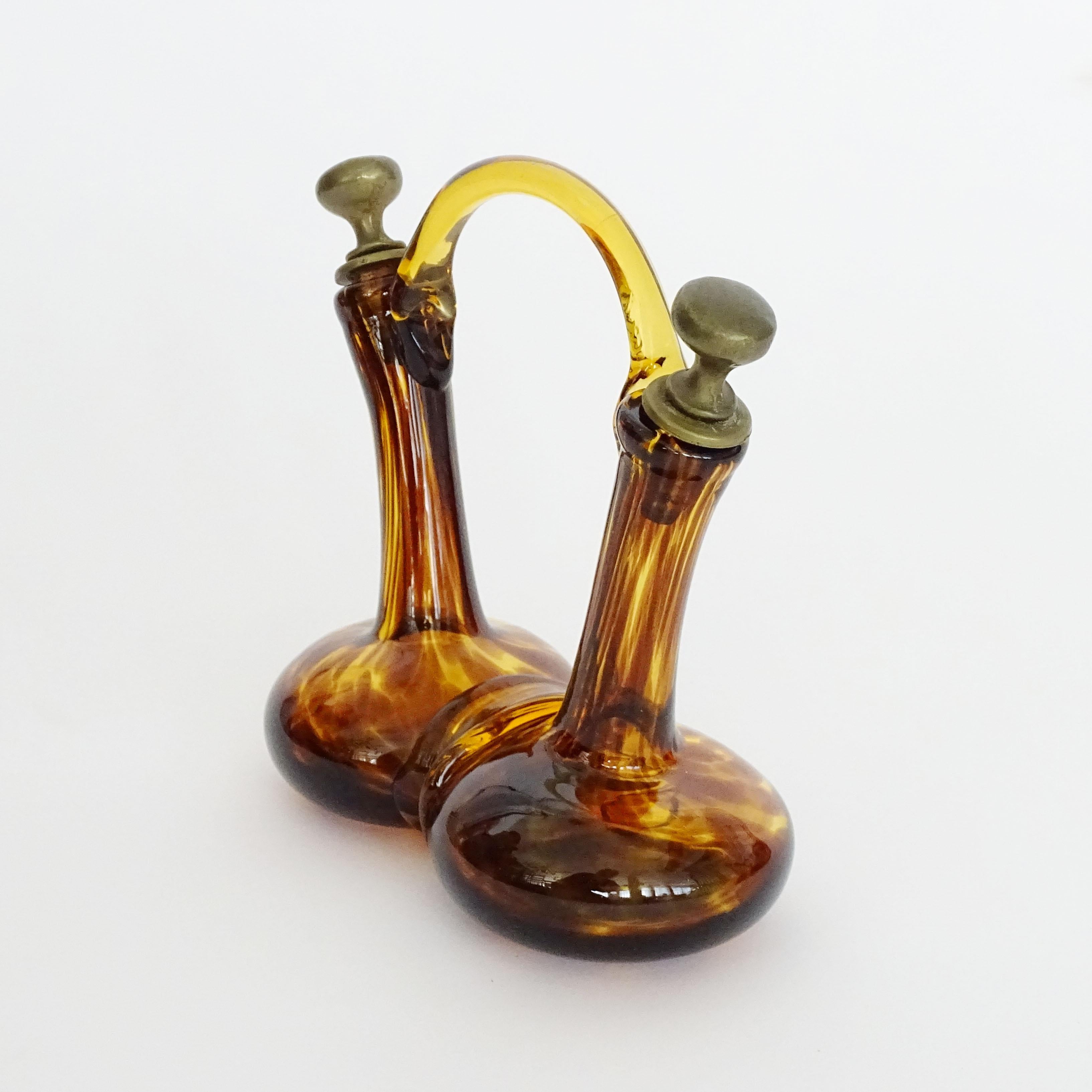 Christian Dior blond tortoiseshell oil and vinegar glass cruet, Italy 1960s In Good Condition For Sale In Milan, IT