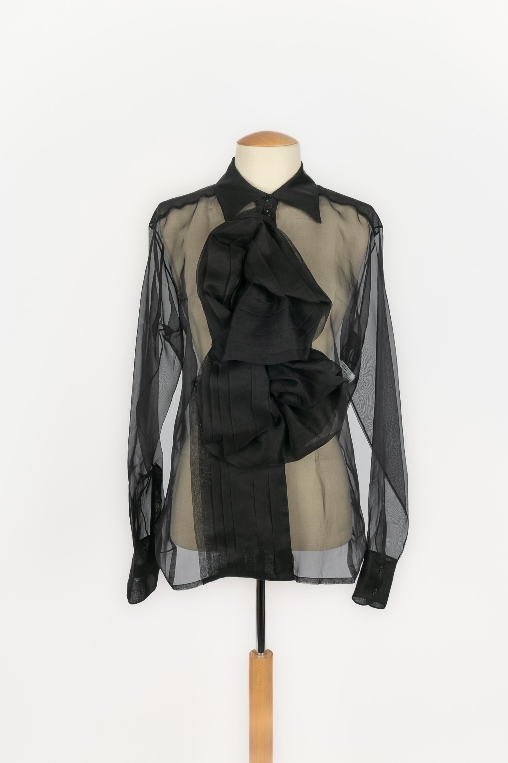DIOR - (Made in France) Blusa de seda negra. Talla 40FR indicada. Colección Otoño-Invierno 2004 bajo la dirección artística de John Galliano.

Estado:
Muy buen estado

Dimensiones:
Anchura de los hombros: 39 cm - Pecho: 52 cm - Longitud de las