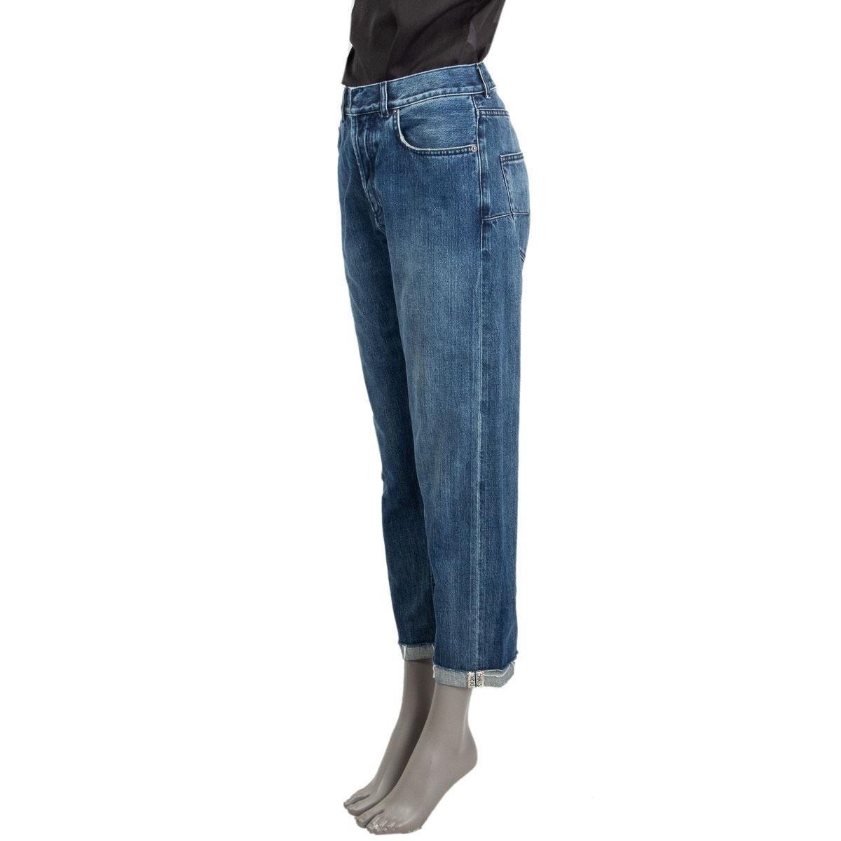100% authentic Christian Dior 01 boyfriend jeans in blue denim cotton (100%). With a selvedge J'adore Dior stitching, belt loops and five pockets. Closes with buttons and a hook & bar in the front. Has been worn and is in excellent condition.

Tag