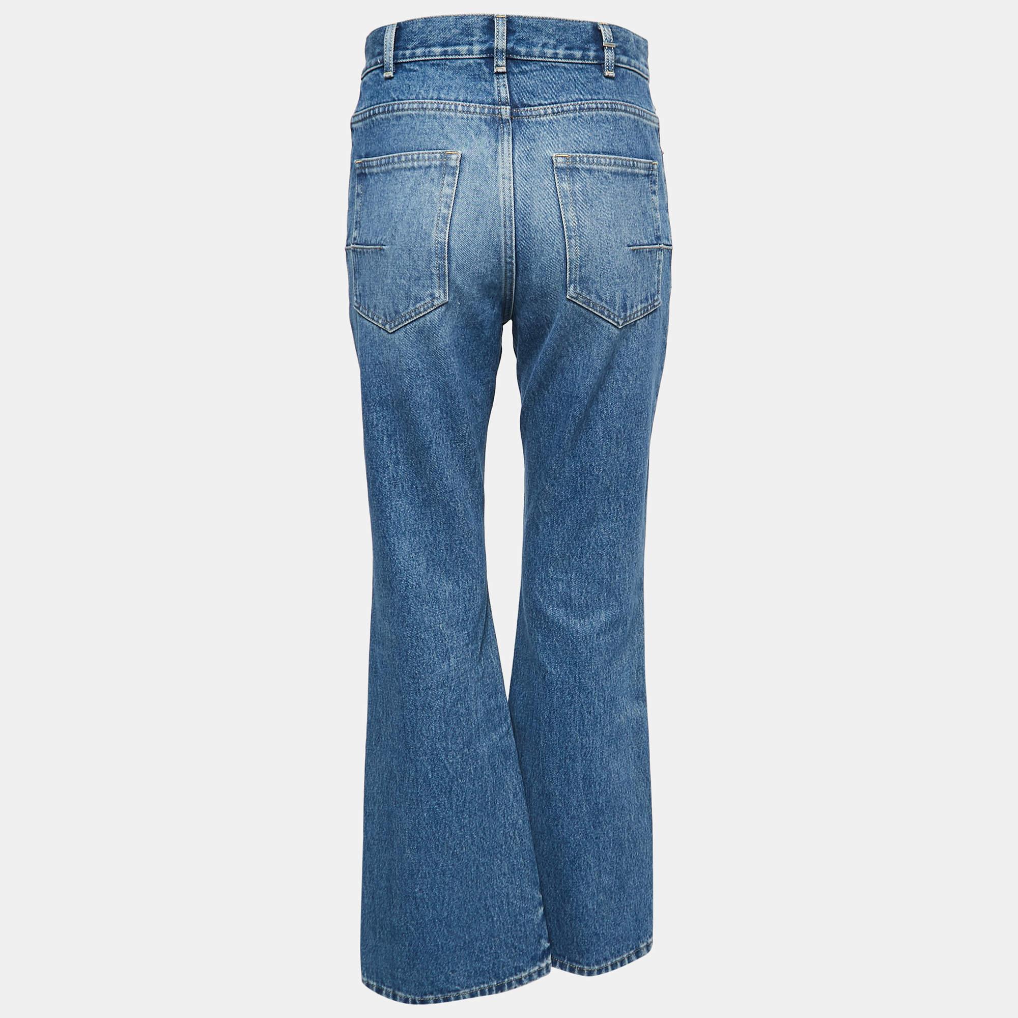 Pick these jeans from Christian Dior and feel absolutely stylish. They have been skillfully stitched using high-quality fabric and flaunt a superb fit. Pair these jeans with your favorite sneakers as you head out for the day.


