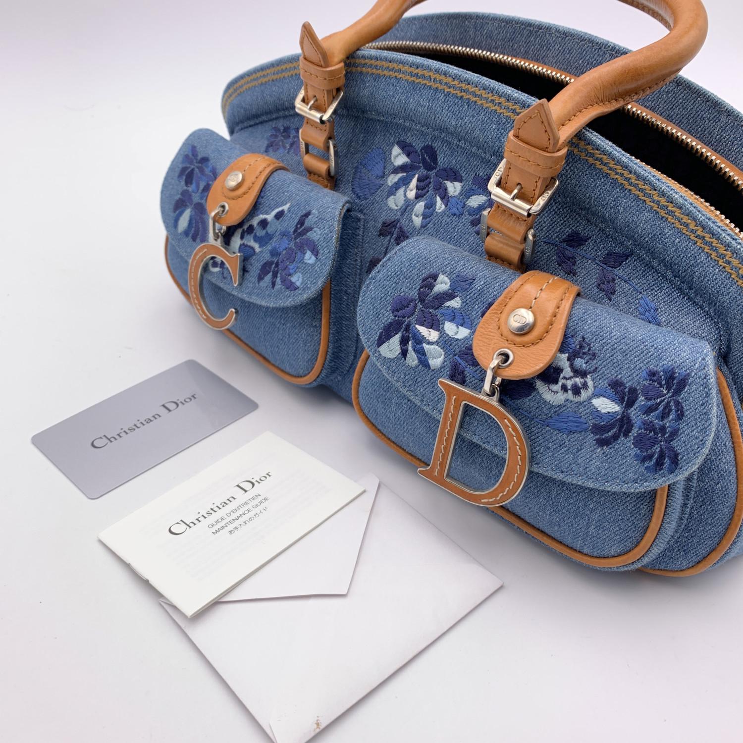 Christian Dior Blaue Denim-Tasche/Umhängetasche mit Blumenstickerei (Schwarz)