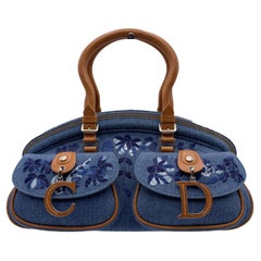Christian Dior Blaue Denim-Tasche/Umhängetasche mit Blumenstickerei