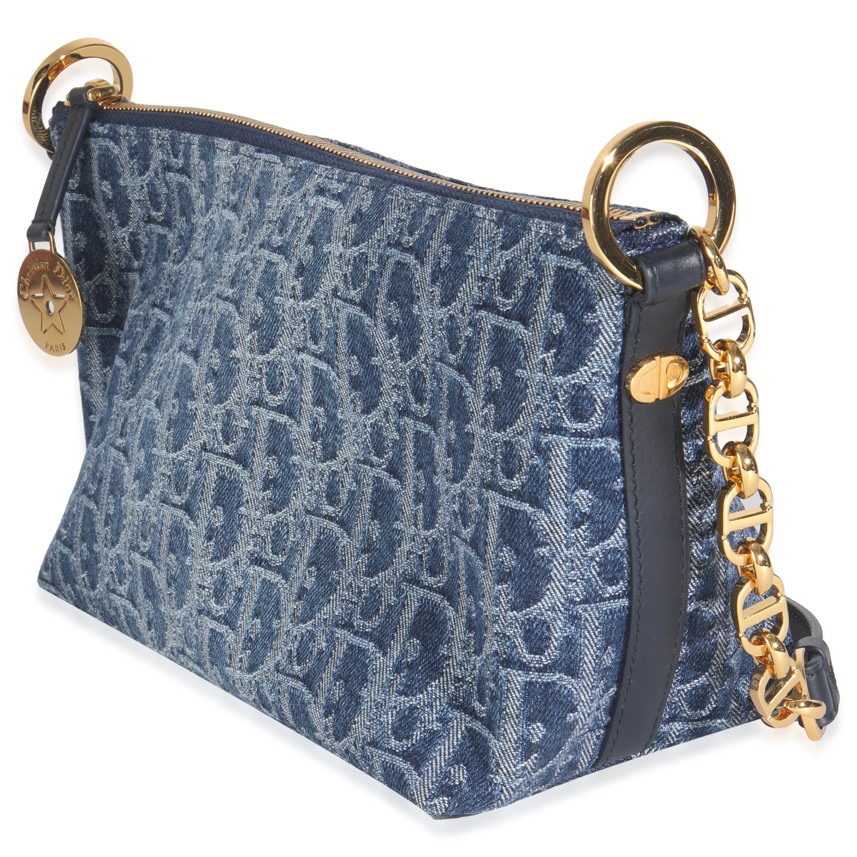 Titolo dell'elenco: Christian Dior Borsa obliqua Diorstar Hobo in Denim Blu
SKU: 149041
MSRP: 2550.00 USD
Condizioni: Usato 
Condizioni della borsa: Perfetta
Commenti sulle condizioni: L'articolo non presenta segni di usura.
Marchio: Christian