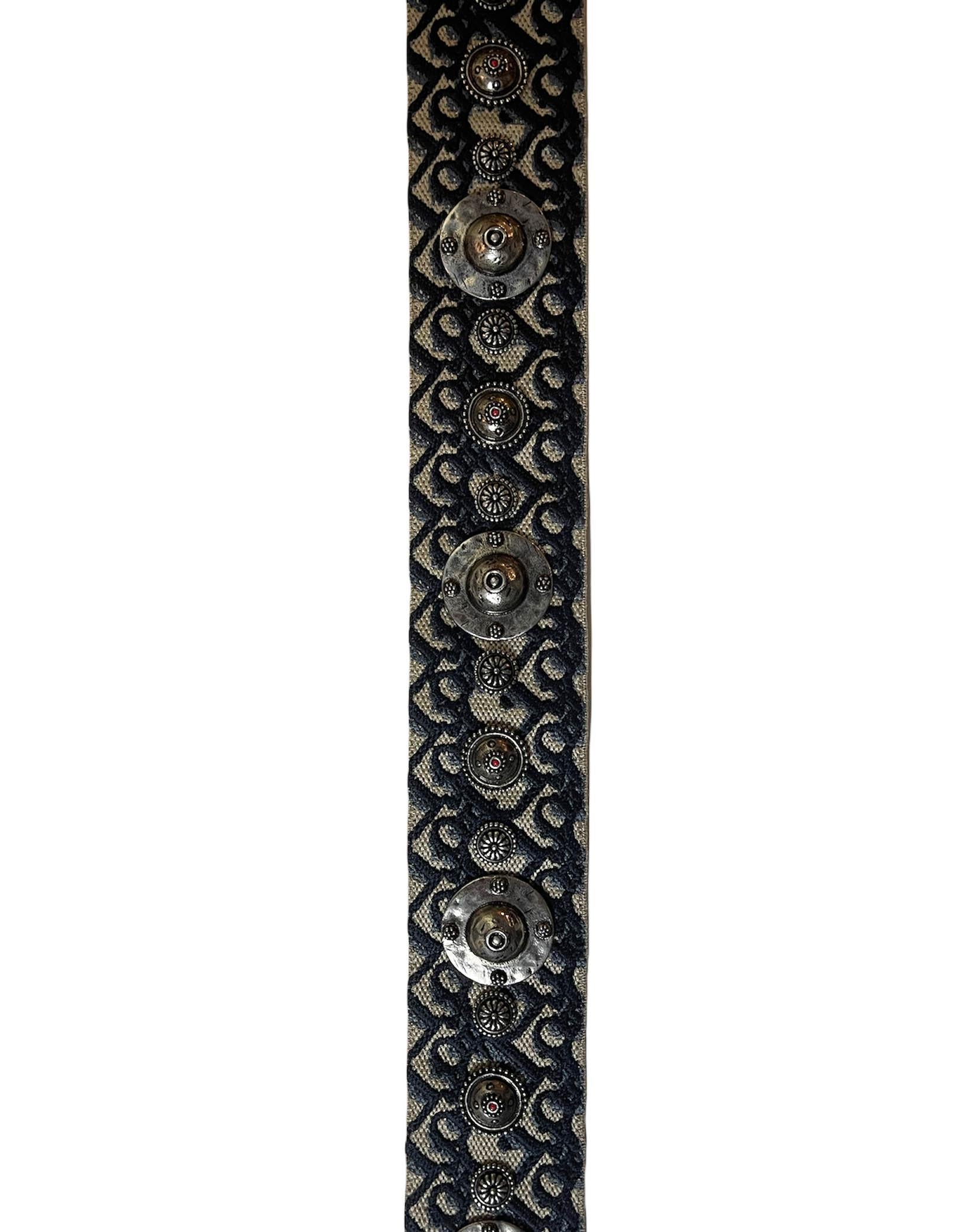 Christian Dior Blaues Dior Monogramm Monogramm-Stickerei mit Nietenriemen Neu 1.700 $ im Zustand „Hervorragend“ in New York, NY