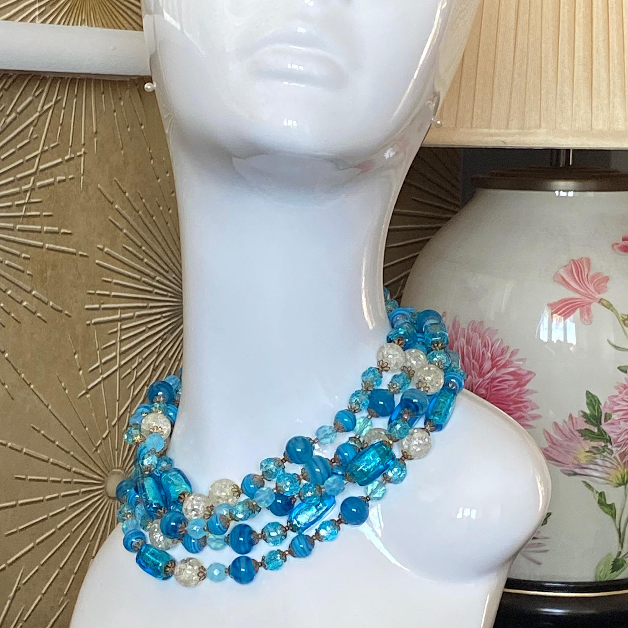 Collana con perline in vetro blu di Christian Dior in vendita 6