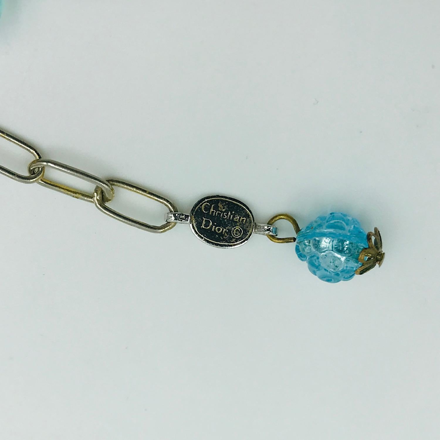 Collana con perline in vetro blu di Christian Dior in vendita 1