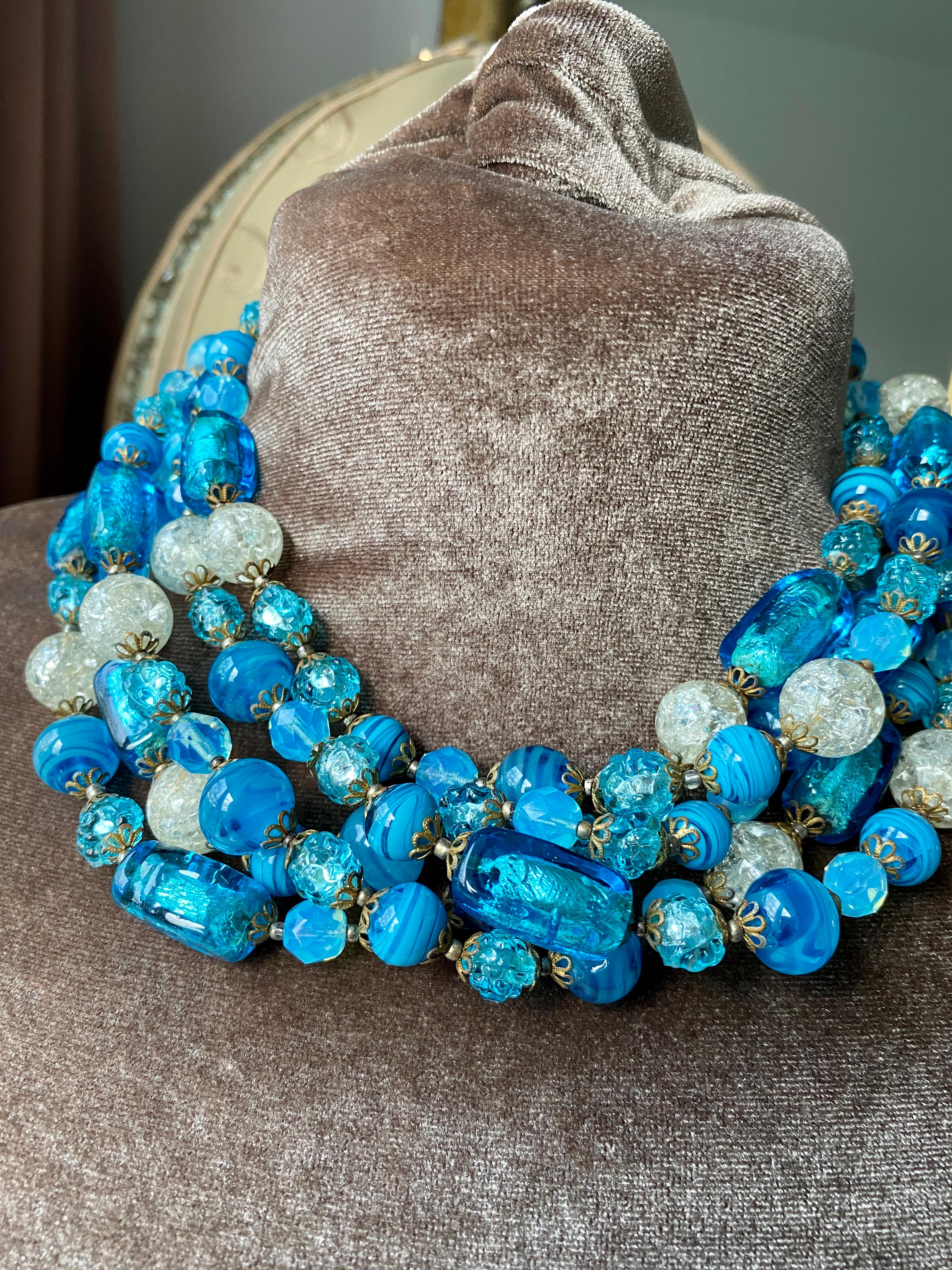 Collana con perline in vetro blu di Christian Dior in vendita 2