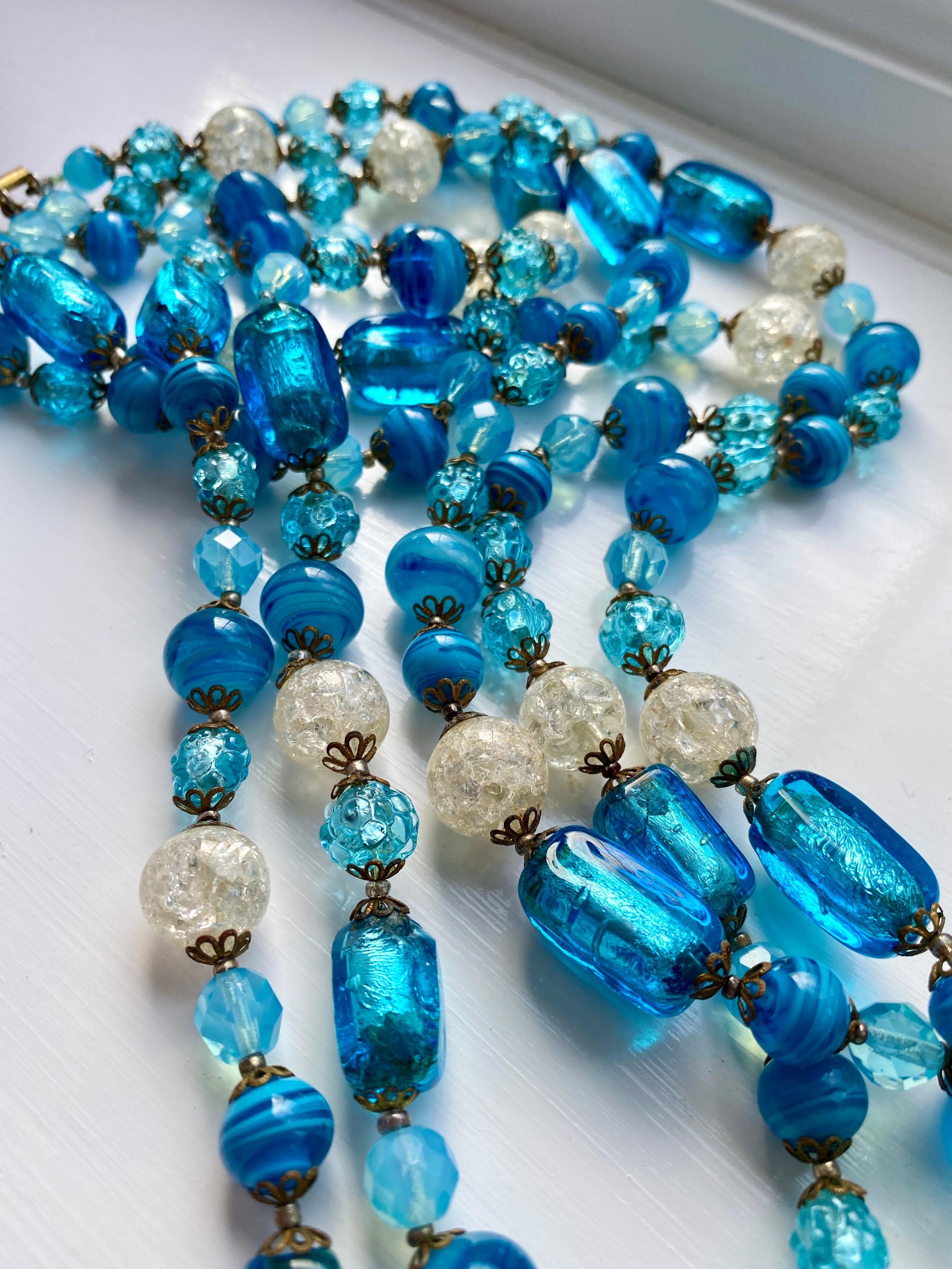 Collana con perline in vetro blu di Christian Dior in vendita 3