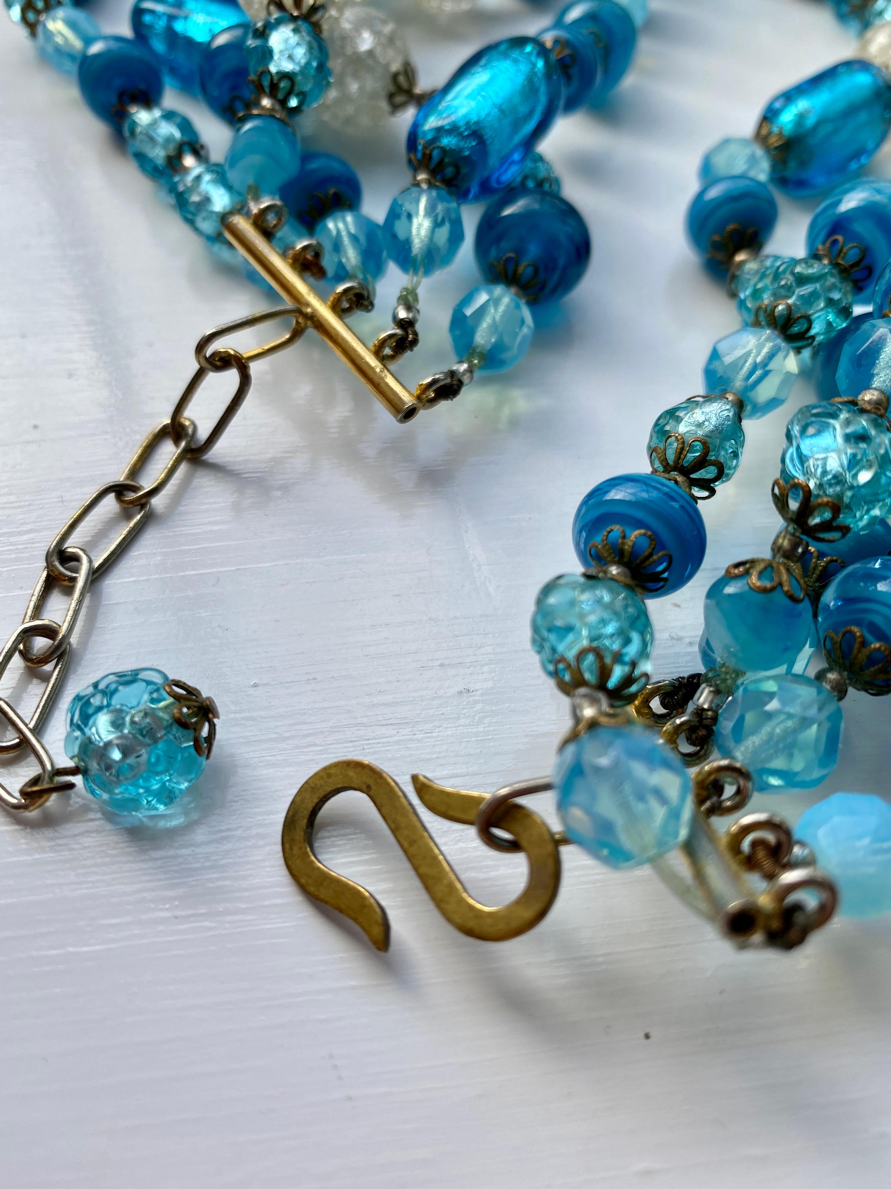 Collana con perline in vetro blu di Christian Dior in vendita 4