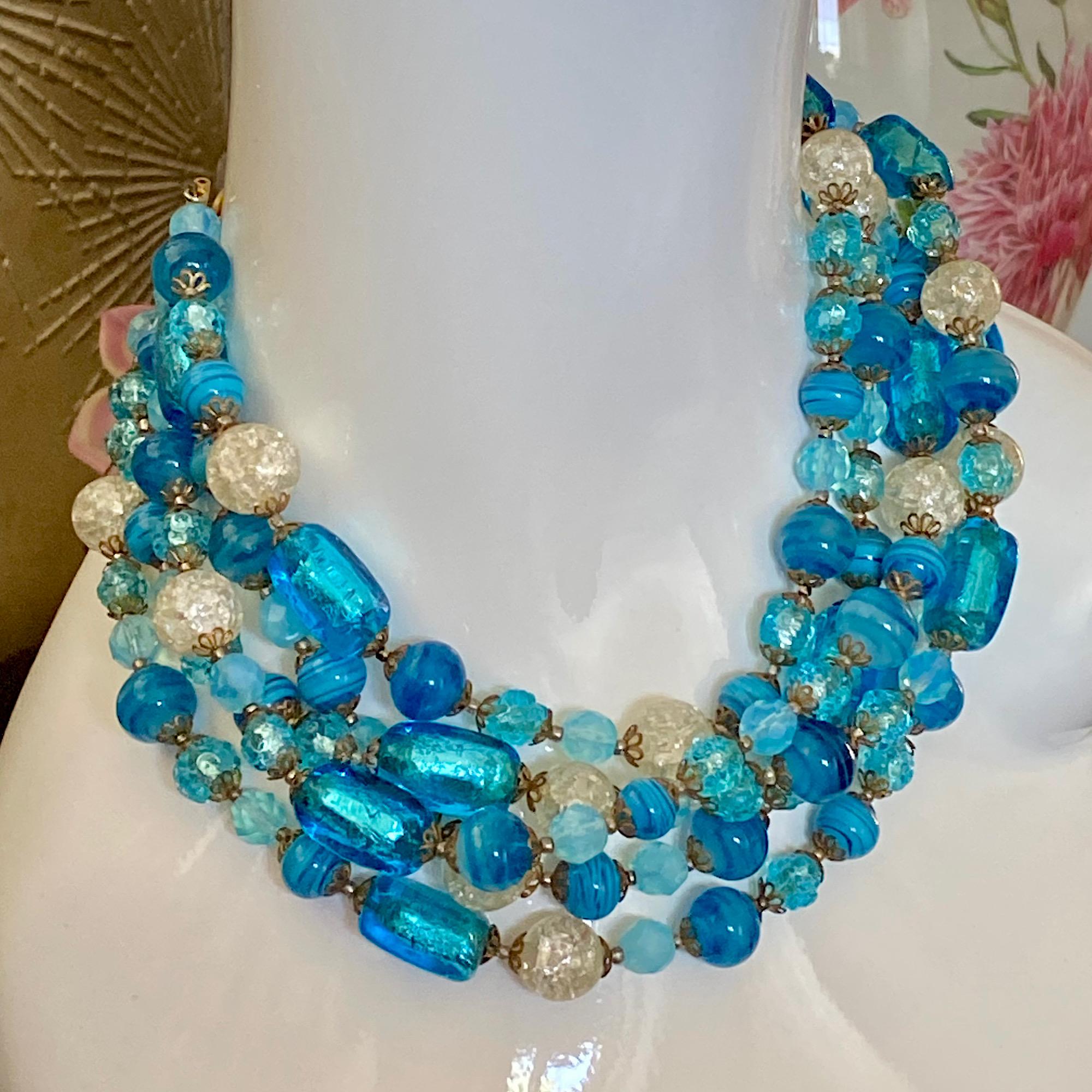 Collana con perline in vetro blu di Christian Dior in vendita 4