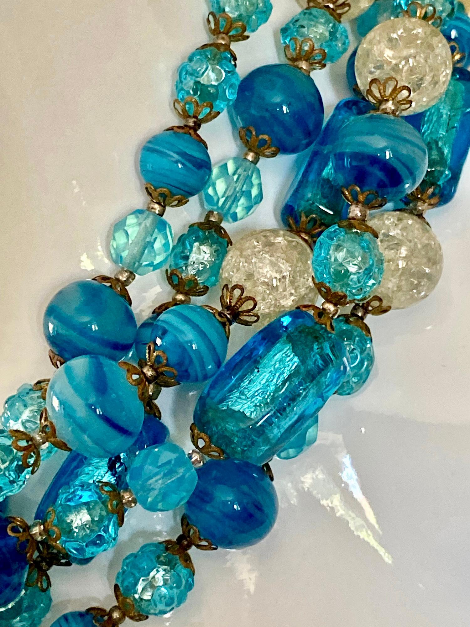 Collana con perline in vetro blu di Christian Dior in vendita 5