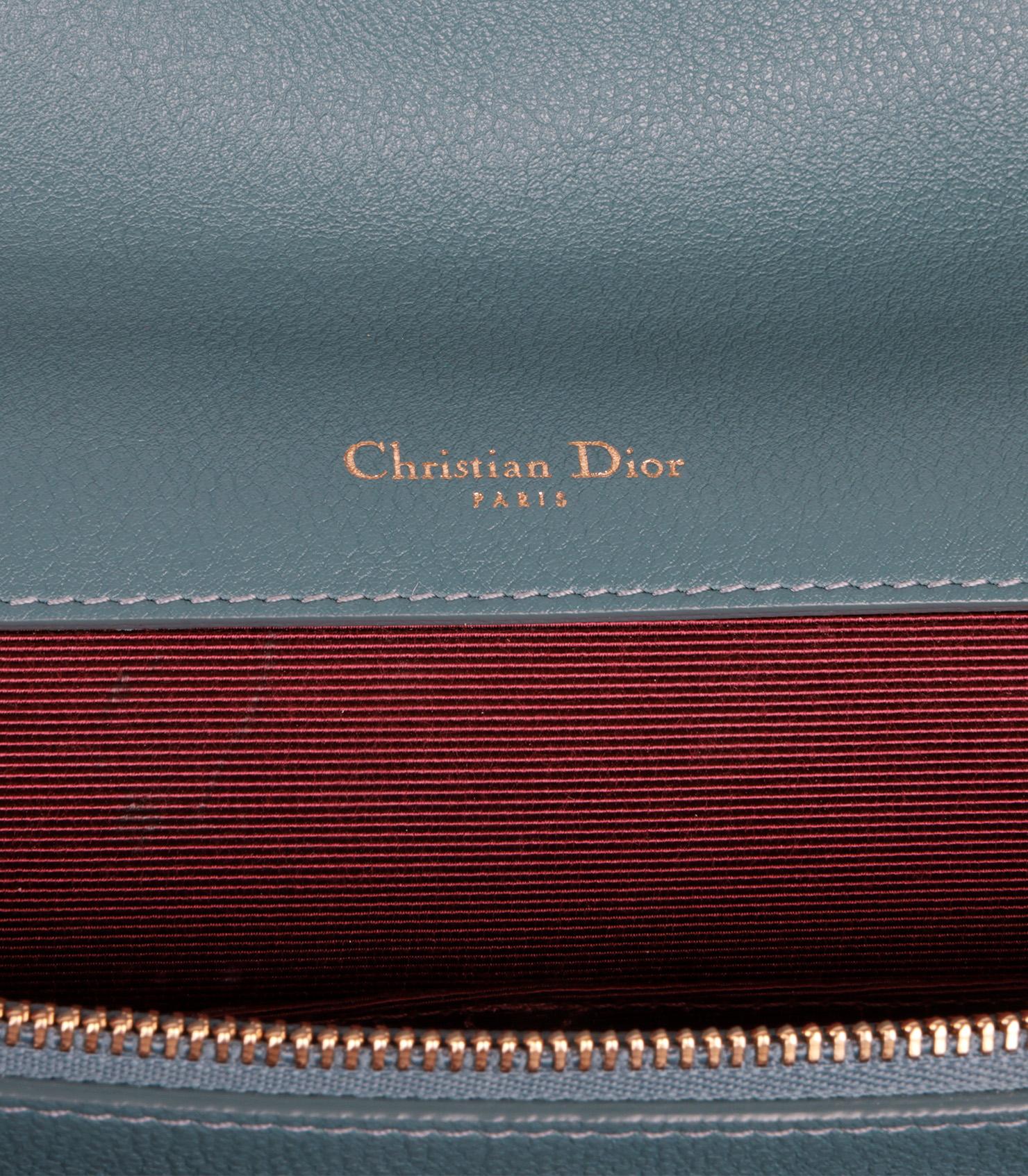 Christian Dior Sac Diorama moyen en cuir de veau grainé bleu en vente 2