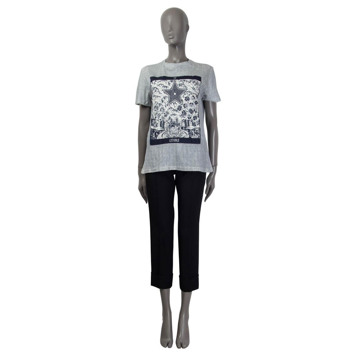100% authentic Christian Dior 2020 Tarot Etoile t-shirt in blue and off-white cotton (86%) and linen (14%). Features short sleeves. Unlined. Has been worn and is in excellent condition.

Tag Size	M
Size	M
Shoulder Width	42cm (16.4in)
Bust	100cm