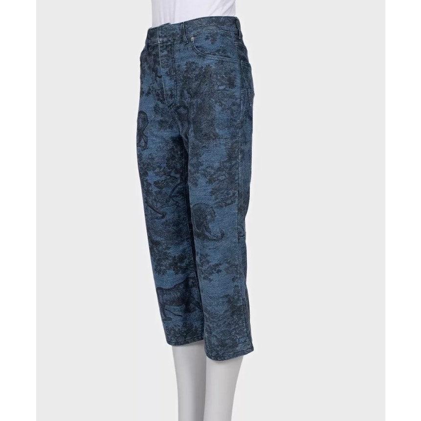 Peppen Sie Ihre Garderobe mit dieser stilvollen Hose von Christian Dior auf! Diese schmal geschnittene Hose ist mit dem kultigen Dior-Logo-Print in einem schönen Blauton versehen. Perfekt, um Ihrem Alltagslook einen Hauch von Luxus zu verleihen.