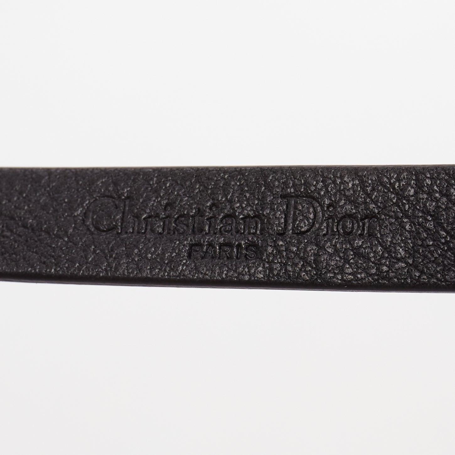 CHRISTIAN DIOR, girocollo corto in pelle nera con logo in marmo blu e charm a forma di stella in vendita 4