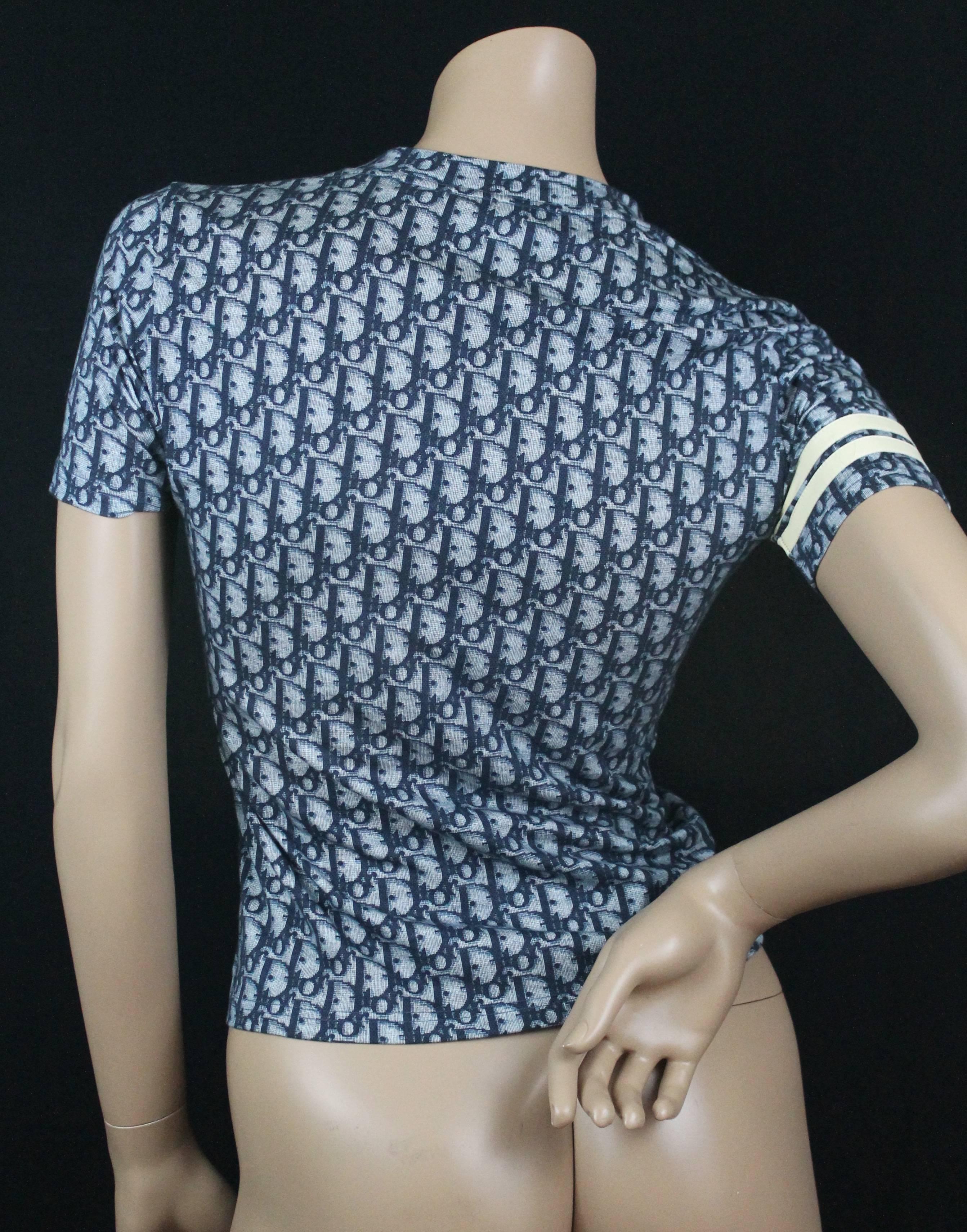 -Iconic print from early 2000's Dior era, fully monogrammed all over 
-Shirt also features 2 white bands on the right sleeve, a sporty feel 
-Sized US 4 / FR 36, but best fitting a size smaller (US 2) 
-Made in France
-100% Cotton 

Approximate