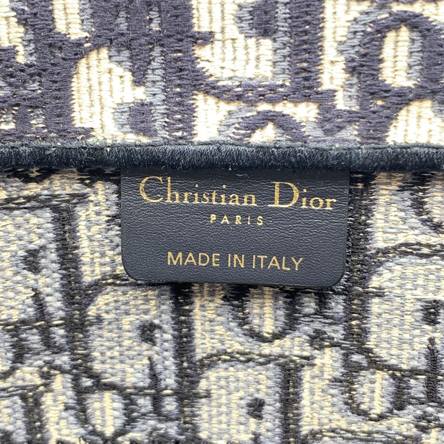 Christian Dior Blaue schräge Canvas Medium Buch-Tragetasche Handtasche im Zustand „Hervorragend“ in Rome, Rome