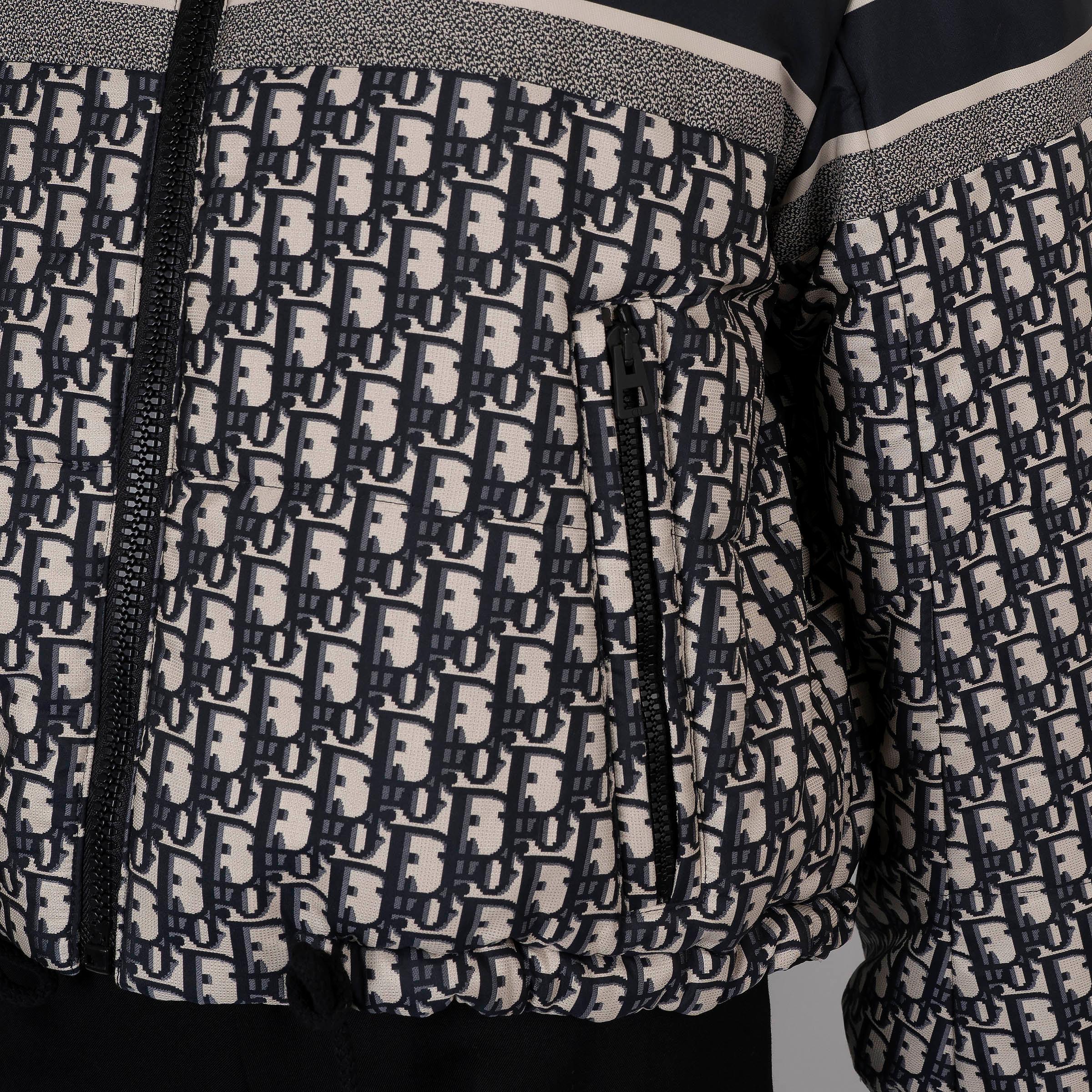 CHRISTIAN DIOR bleu oblique DIORALPS REVERSIBLE CROPPED PUFFER Jacket XS en vente 5