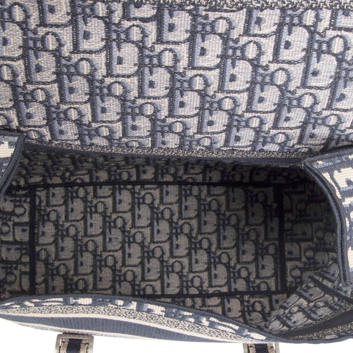 CHRISTIAN DIOR - Sac messager DIORCAMP brodé d'obliques bleues en vente 1