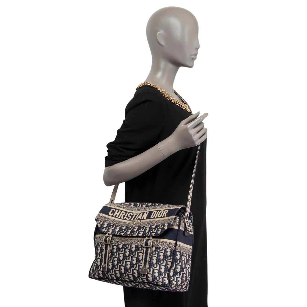 CHRISTIAN DIOR - Sac messager DIORCAMP brodé d'obliques bleues en vente 2
