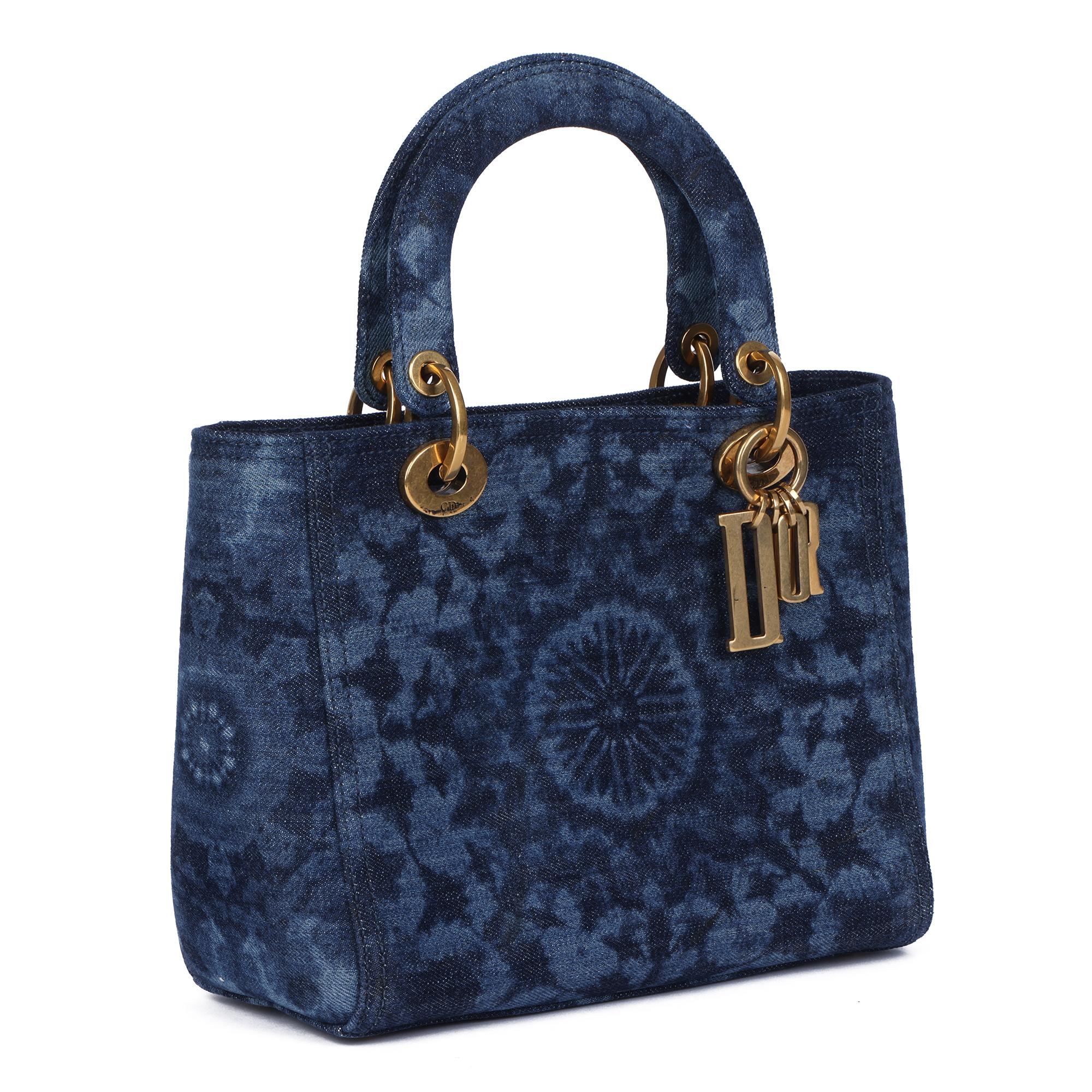 Christian Dior BLUE TIE DYE DENIM KALEIDIORSCOPIC MEDIUM LADY DIOR

CONDITION NOTES
The exterior is in excellent condition with minimal signs of use.
The interior is in excellent condition with minimal signs of use.
The hardware is in excellent
