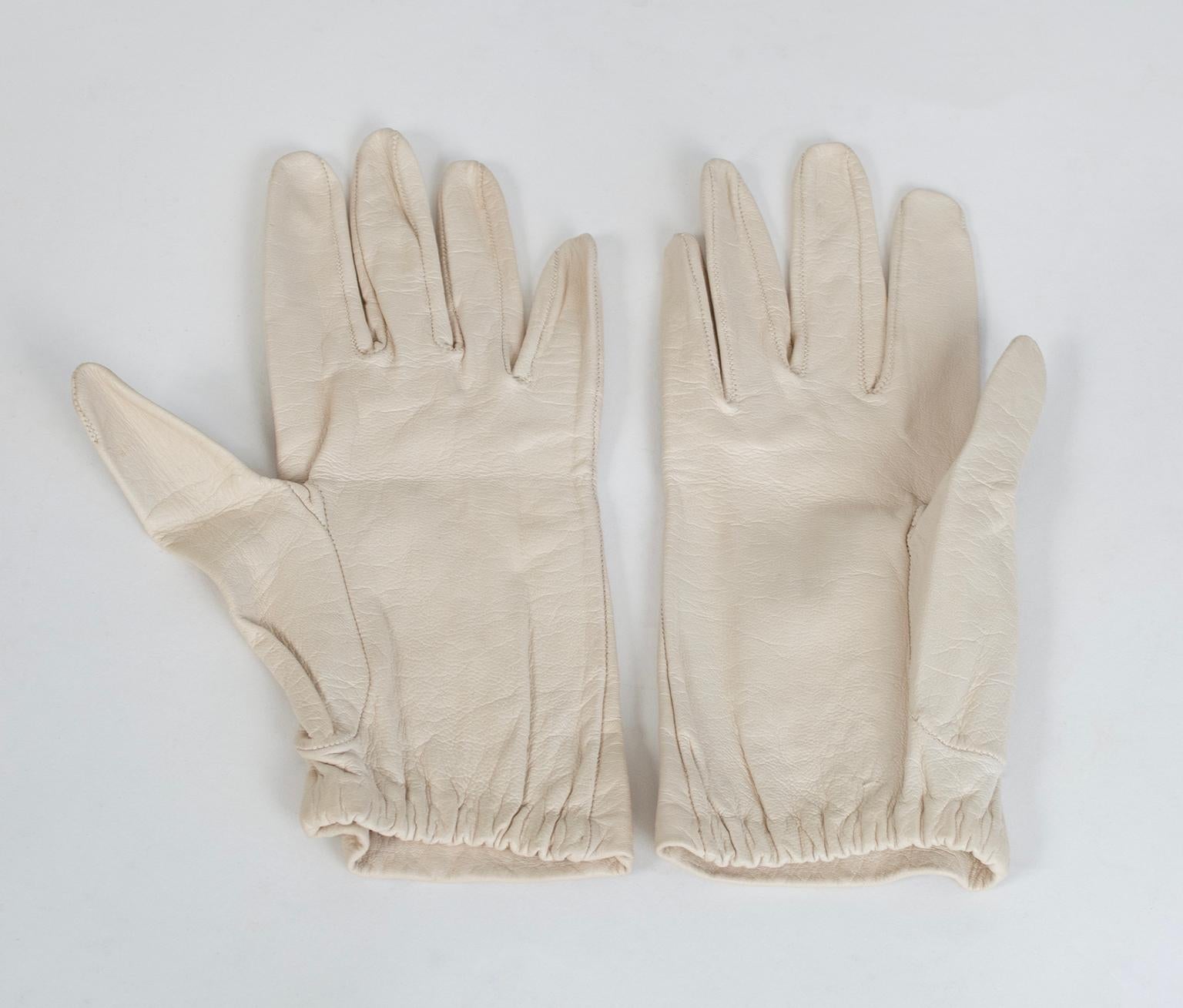 Beige Christian Dior Gants de poignet de conduite ventilés en cuir de chevreau osseux - XS-S, 1950s en vente