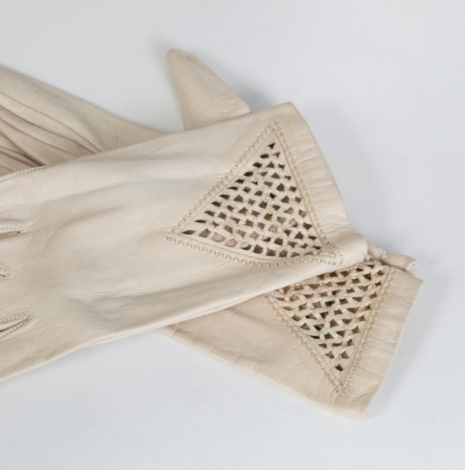 Christian Dior Gants de poignet de conduite ventilés en cuir de chevreau osseux - XS-S, 1950s Bon état - En vente à Tucson, AZ