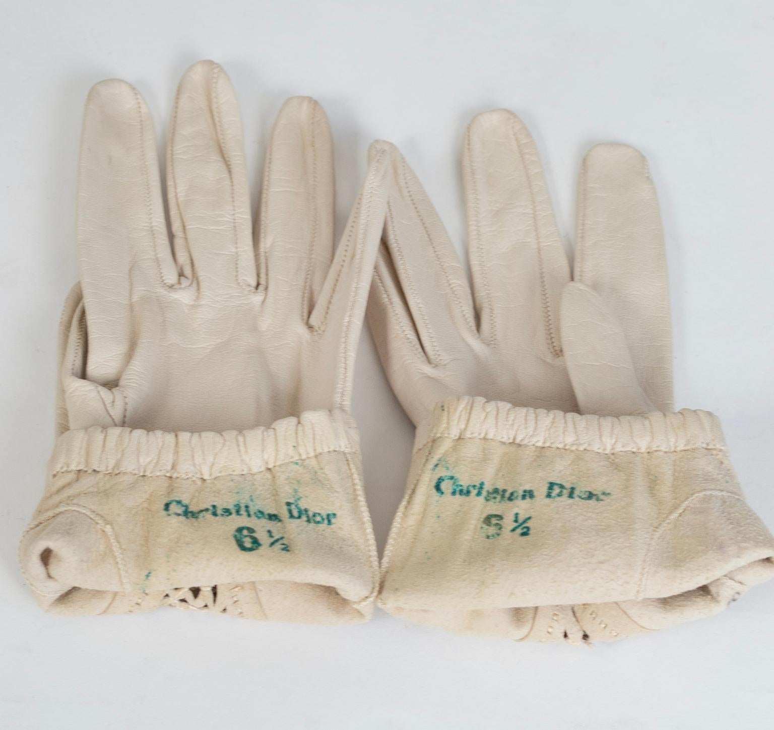 Christian Dior Gants de poignet de conduite ventilés en cuir de chevreau osseux - XS-S, 1950s en vente 1