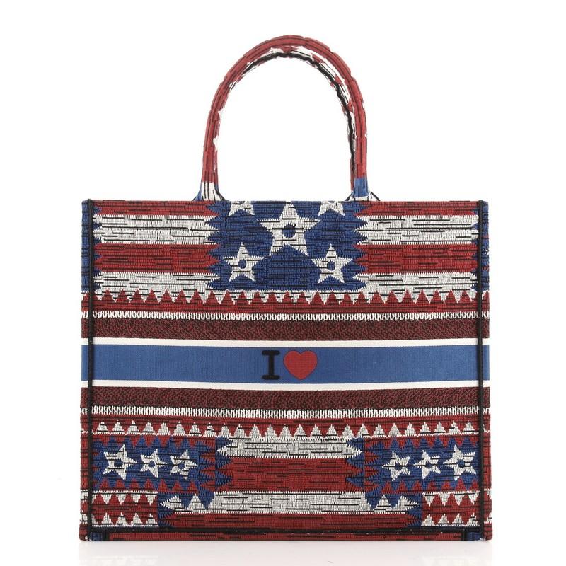 Christian Dior Buch Tote Amerikanische Flagge Gesticktes Segeltuch im Zustand „Gut“ in NY, NY