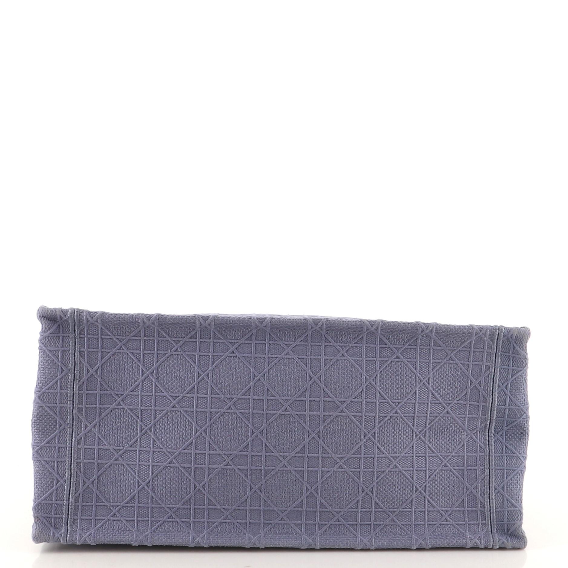 Christian Dior Buchtasche Cannage aus besticktem Segeltuch im Zustand „Gut“ in NY, NY