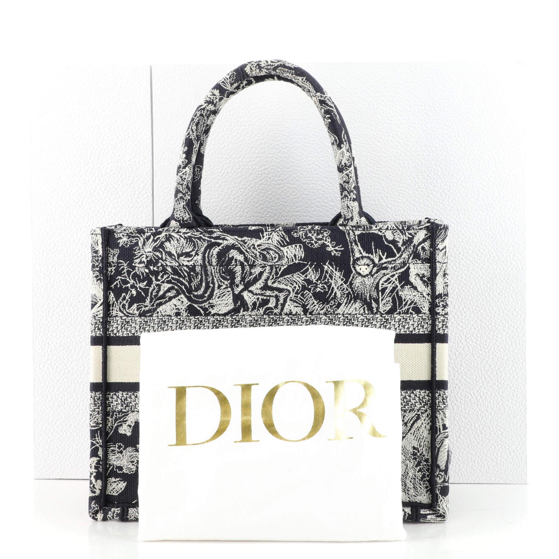 Condition: Excellent. Light wear on exterior, handles and in interior.
Accessories: Dust Bag, Box
Measurements:
Designer: Christian Dior
Model: Book Tote Embroidered Canvas Small
Exterior Material: Canvas Plain
Exterior Color: Blue
Interior