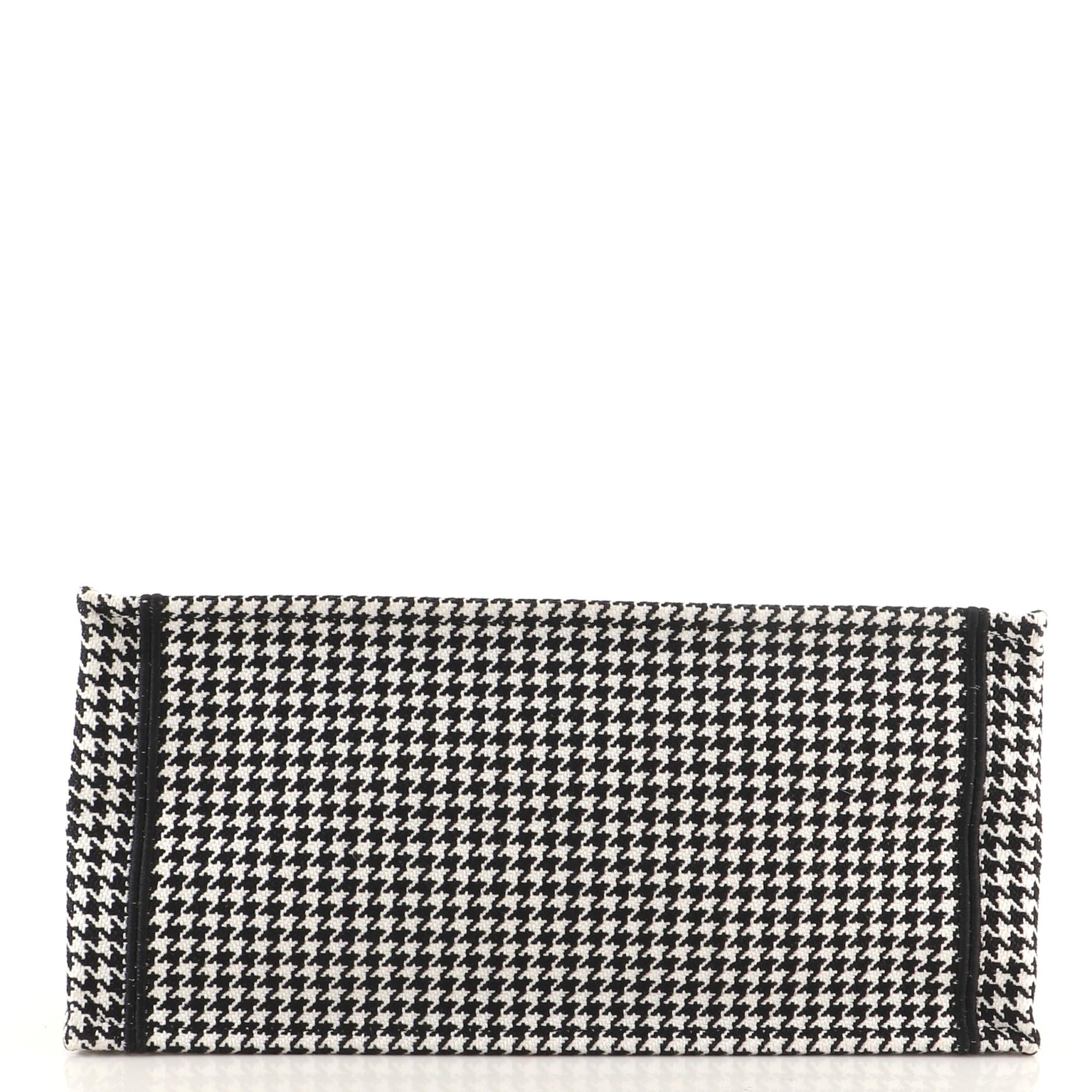 Christian Dior Buchtasche mit Hahnentrittmuster aus Segeltuch im Zustand „Gut“ in NY, NY
