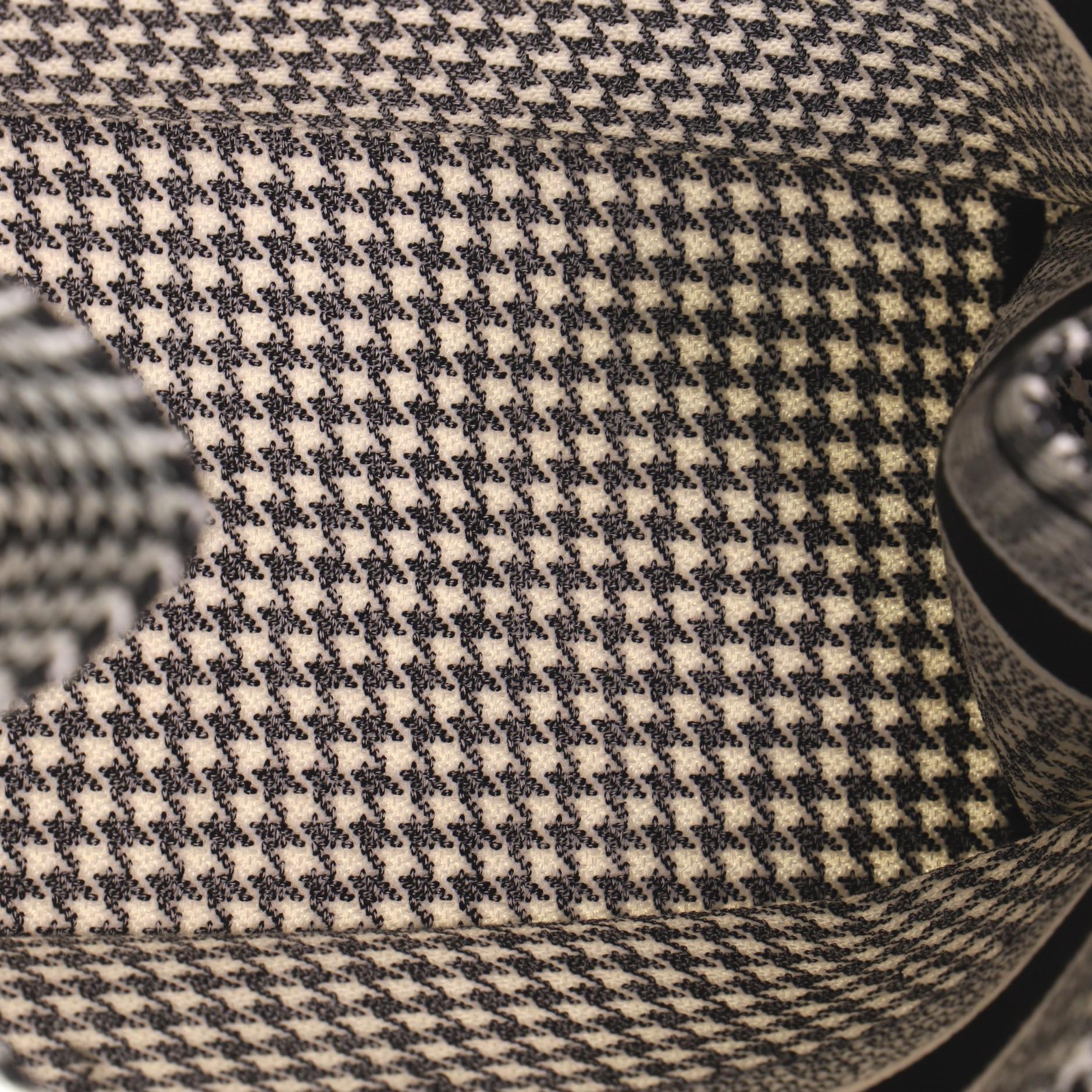 Christian Dior Buchtasche mit Hahnentrittmuster aus Segeltuch 2