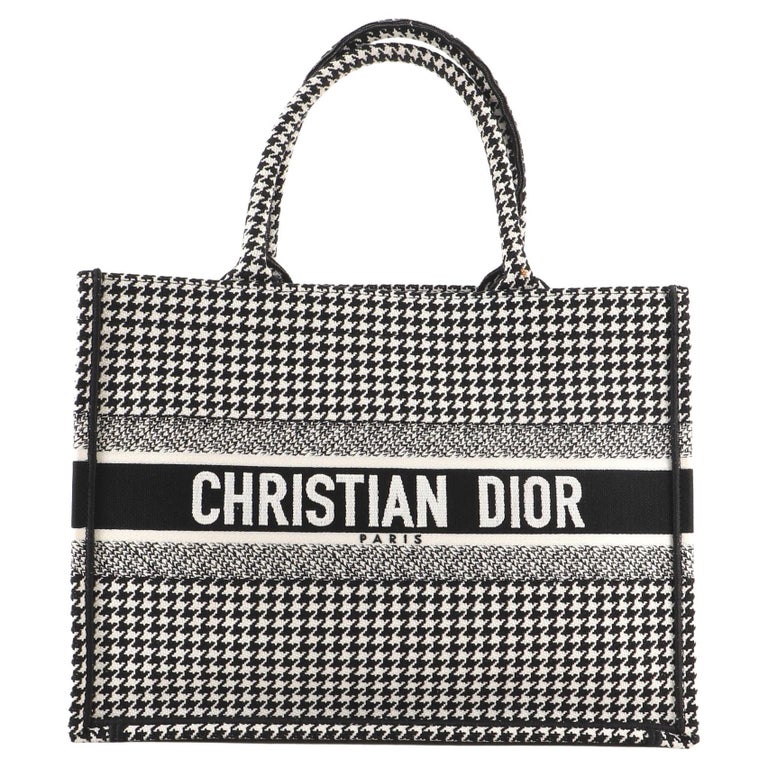Christian Dior Book Fourre-tout en toile pied-de-poule petit modèle sur  1stDibs | sac dior pied de poule