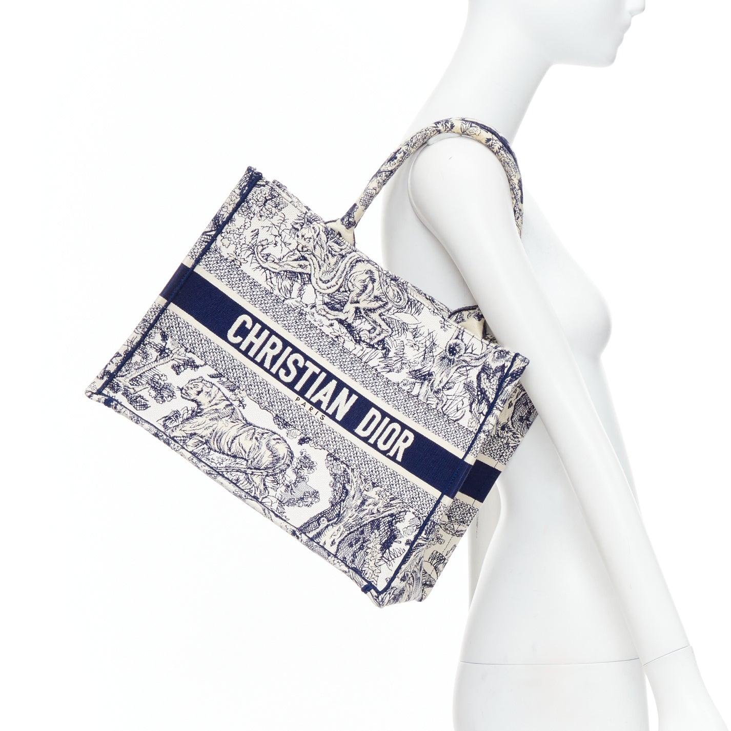 CHRISTIAN DIOR Book Tote navy cream Toile de Jouy canvas bag
Reference: KYCG/A00179
Brand: Dior
Designer: Maria Grazia Chiuri
Model: Book Tote
Material: Fabric
Color: Navy, Cream
Pattern: Animal Print
Extra Details: Made of cotton. Christian Dior