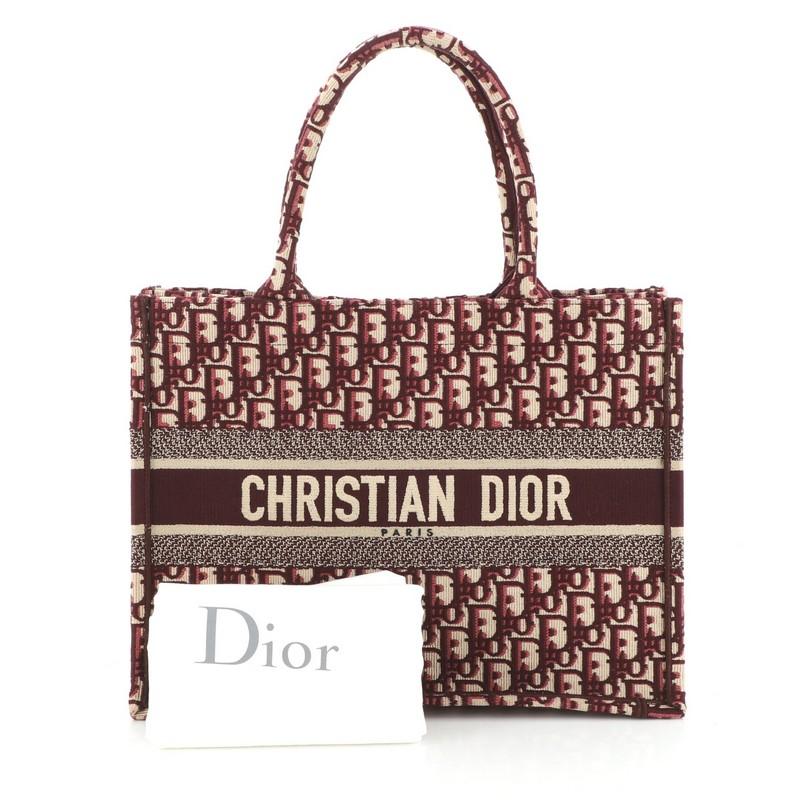 Condition: Excellent. Light wear on base corners and handles, scratches on hardware. 
Accessories: Dust Bag 
Measurements: Handle Drop 7